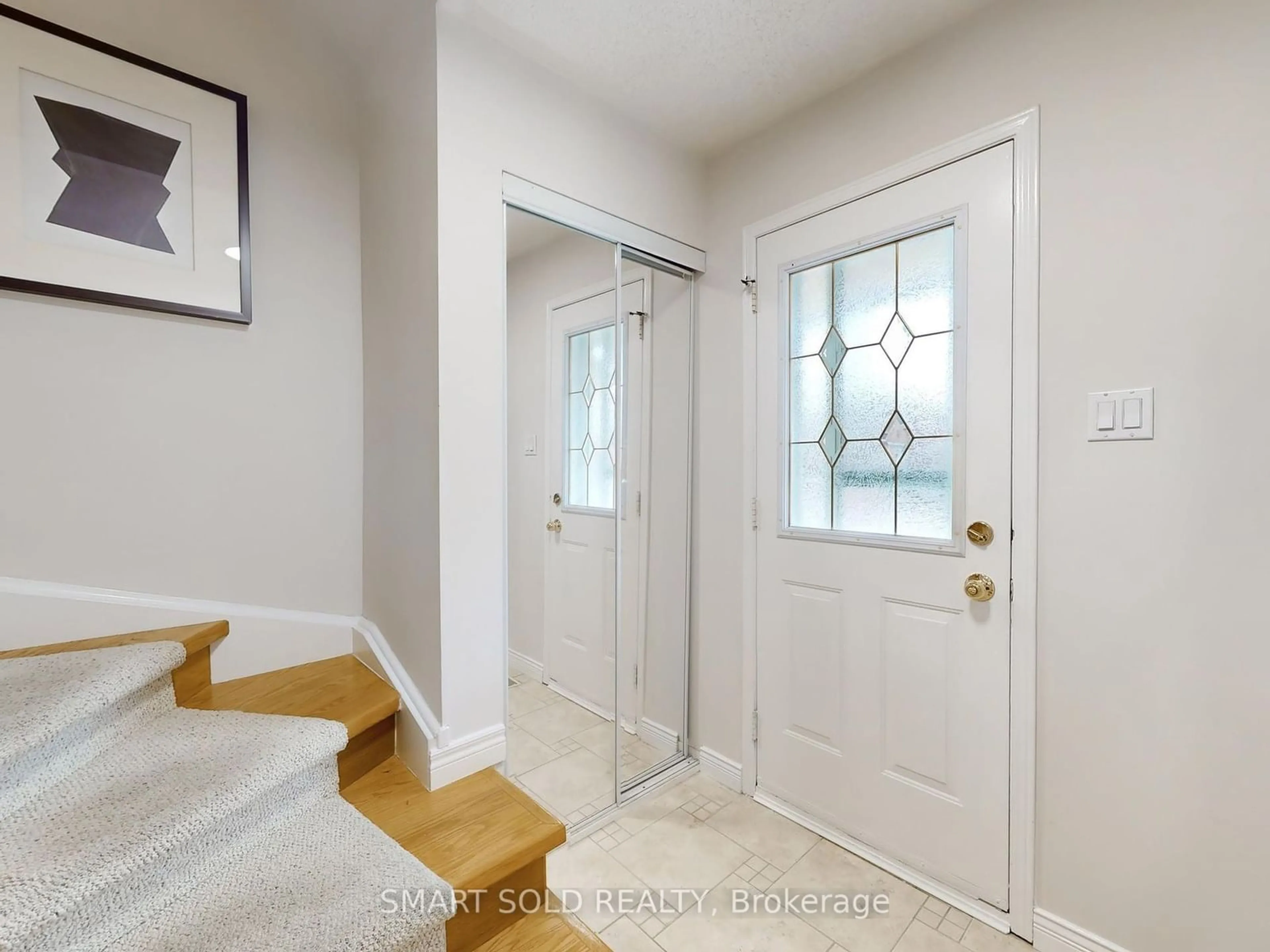 Indoor entryway for 633 Four Winds Way, Mississauga Ontario L5R 3M4