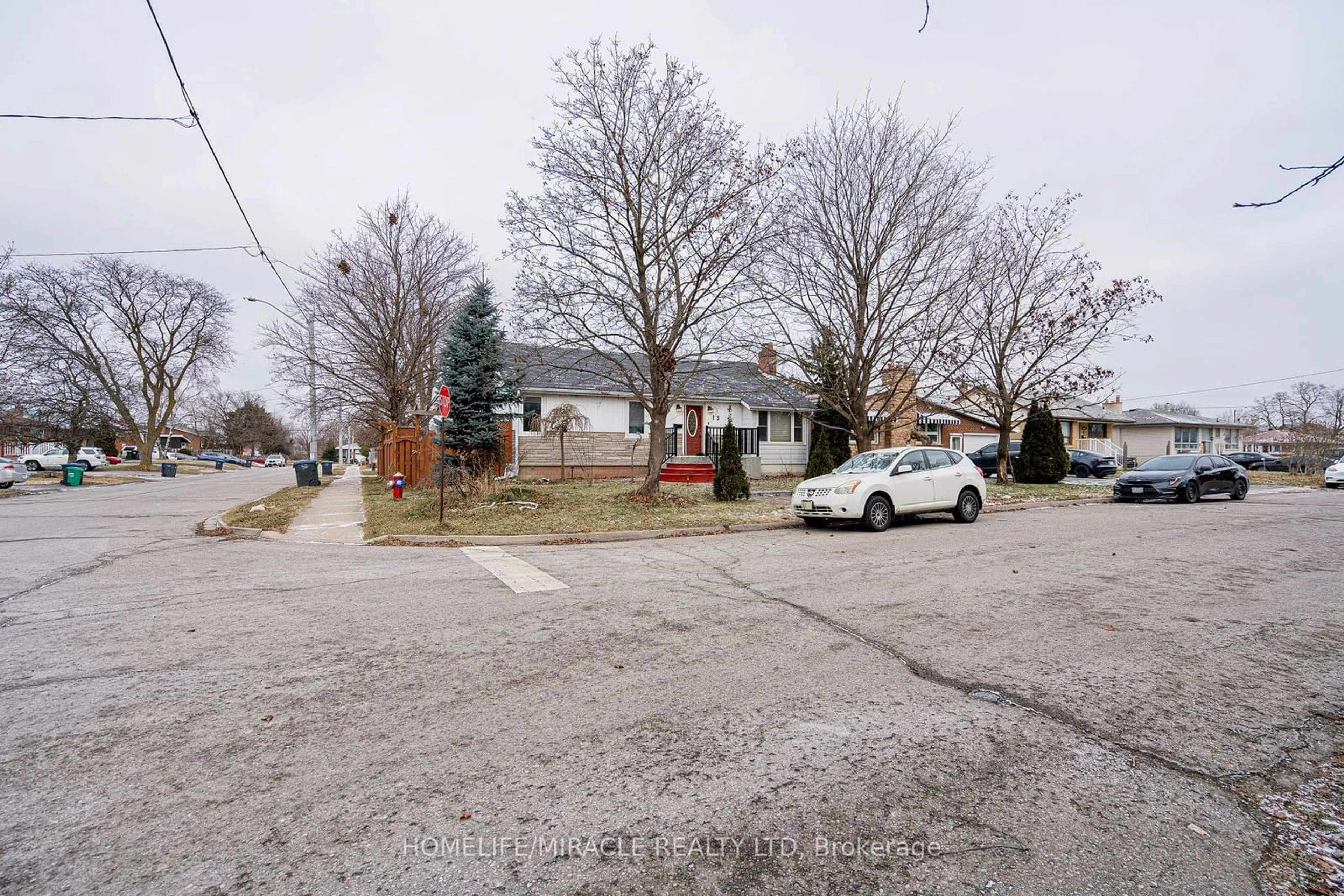 A pic from outside/outdoor area/front of a property/back of a property/a pic from drone, street for 13 Foster Rd, Mississauga Ontario L4T 1C3