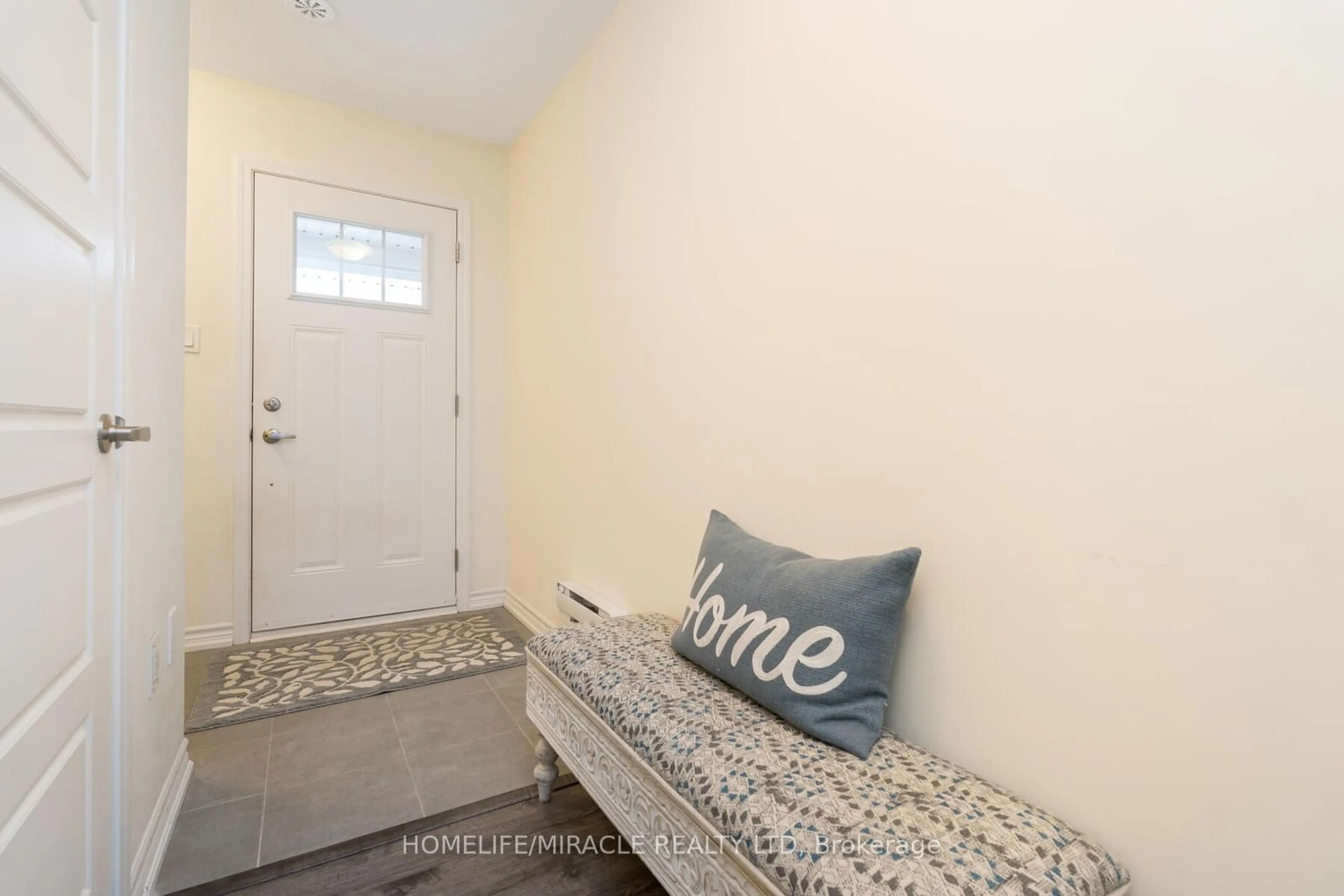 Indoor entryway for 997 Alder Gate, Milton Ontario L9E 1R6