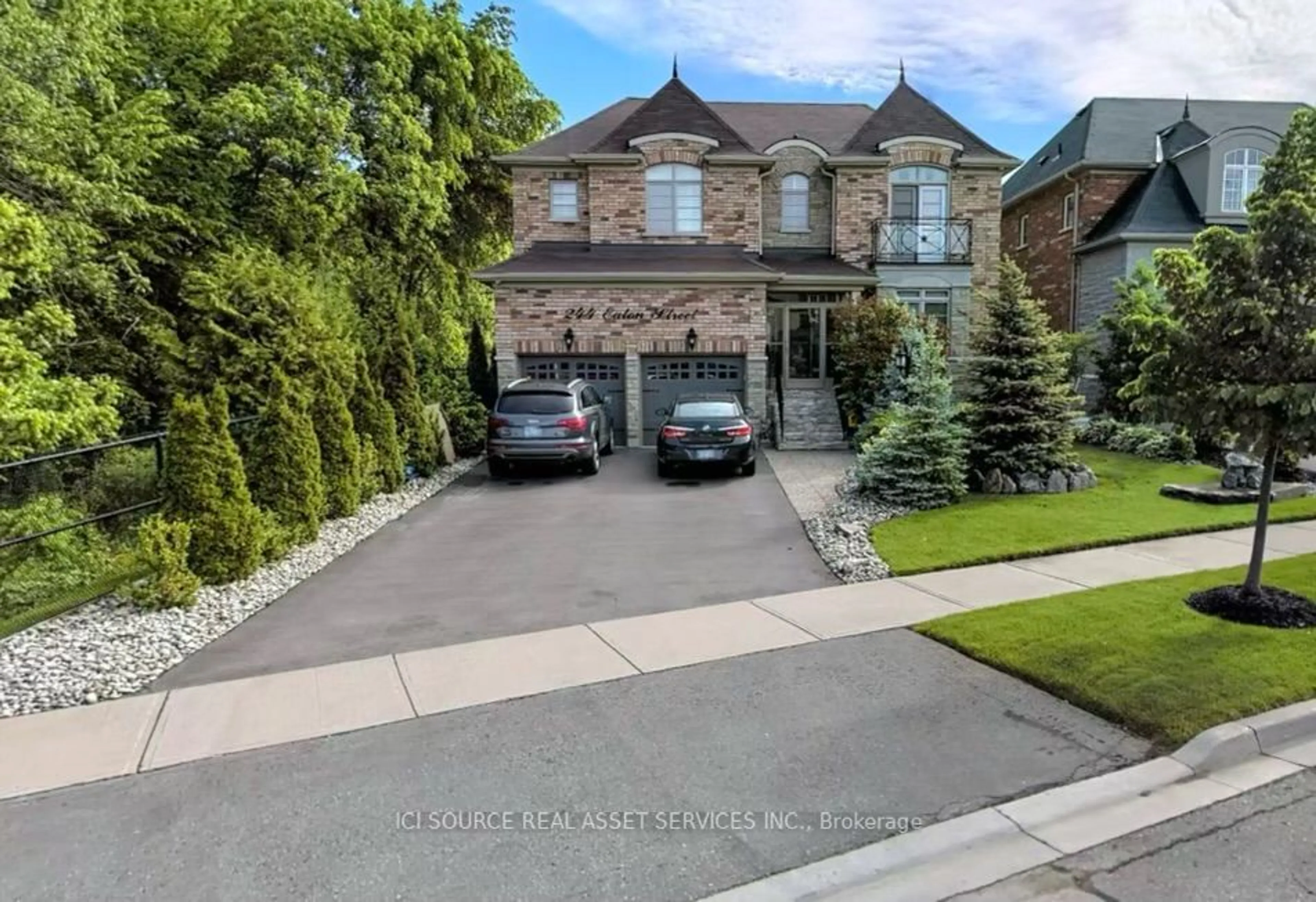 A pic from outside/outdoor area/front of a property/back of a property/a pic from drone, street for 244 Eaton St, Halton Hills Ontario L7G 6N9