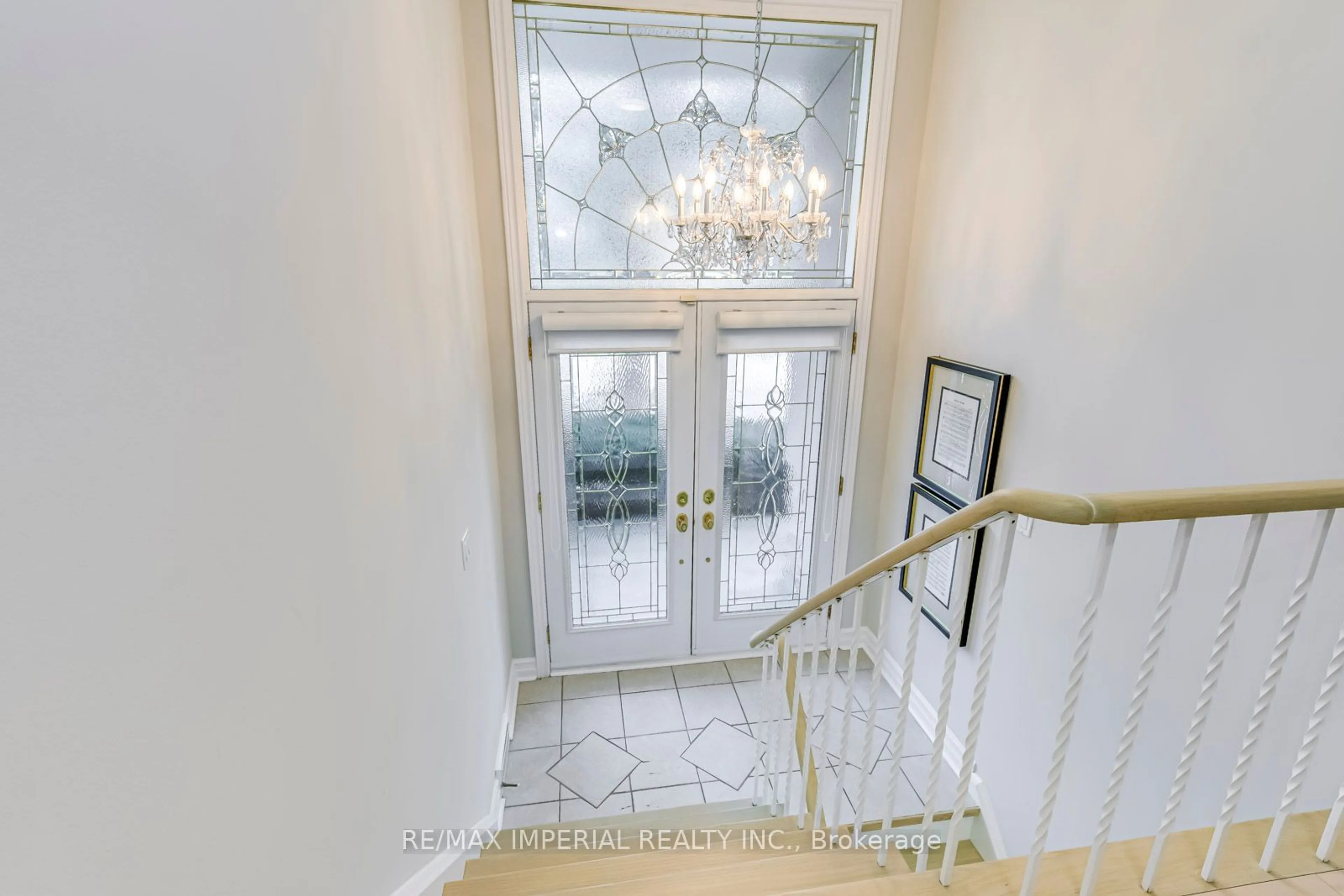 Indoor foyer for 1284 Falgarwood Dr, Oakville Ontario L6H 2L6