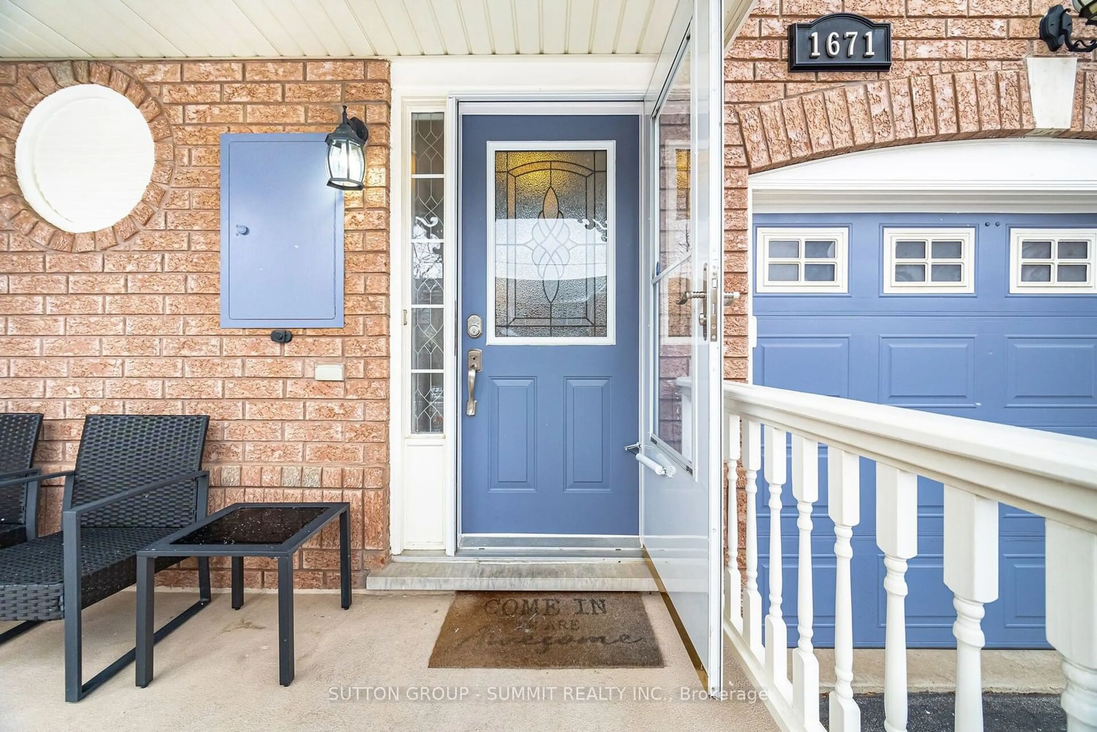 Indoor entryway for 1671 Stover Cres, Milton Ontario L9T 5N3