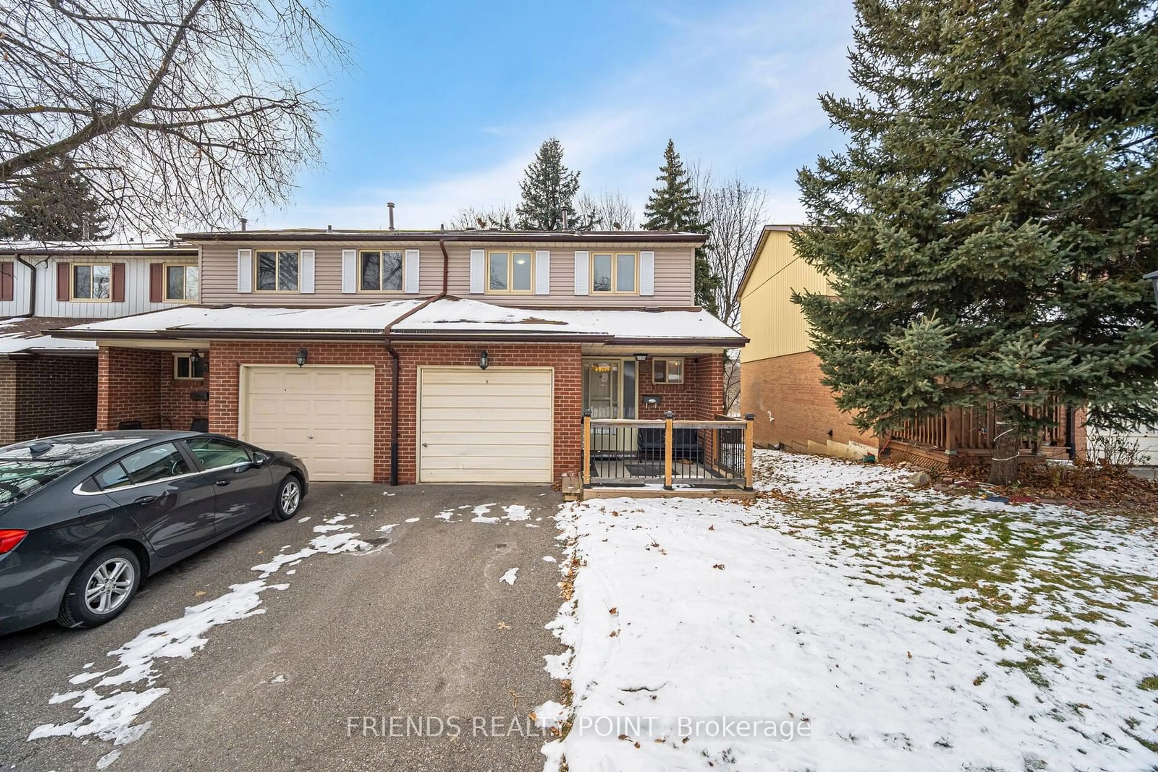 A pic from outside/outdoor area/front of a property/back of a property/a pic from drone, street for 54 Baronwood Crt #54, Brampton Ontario L6V 3H6