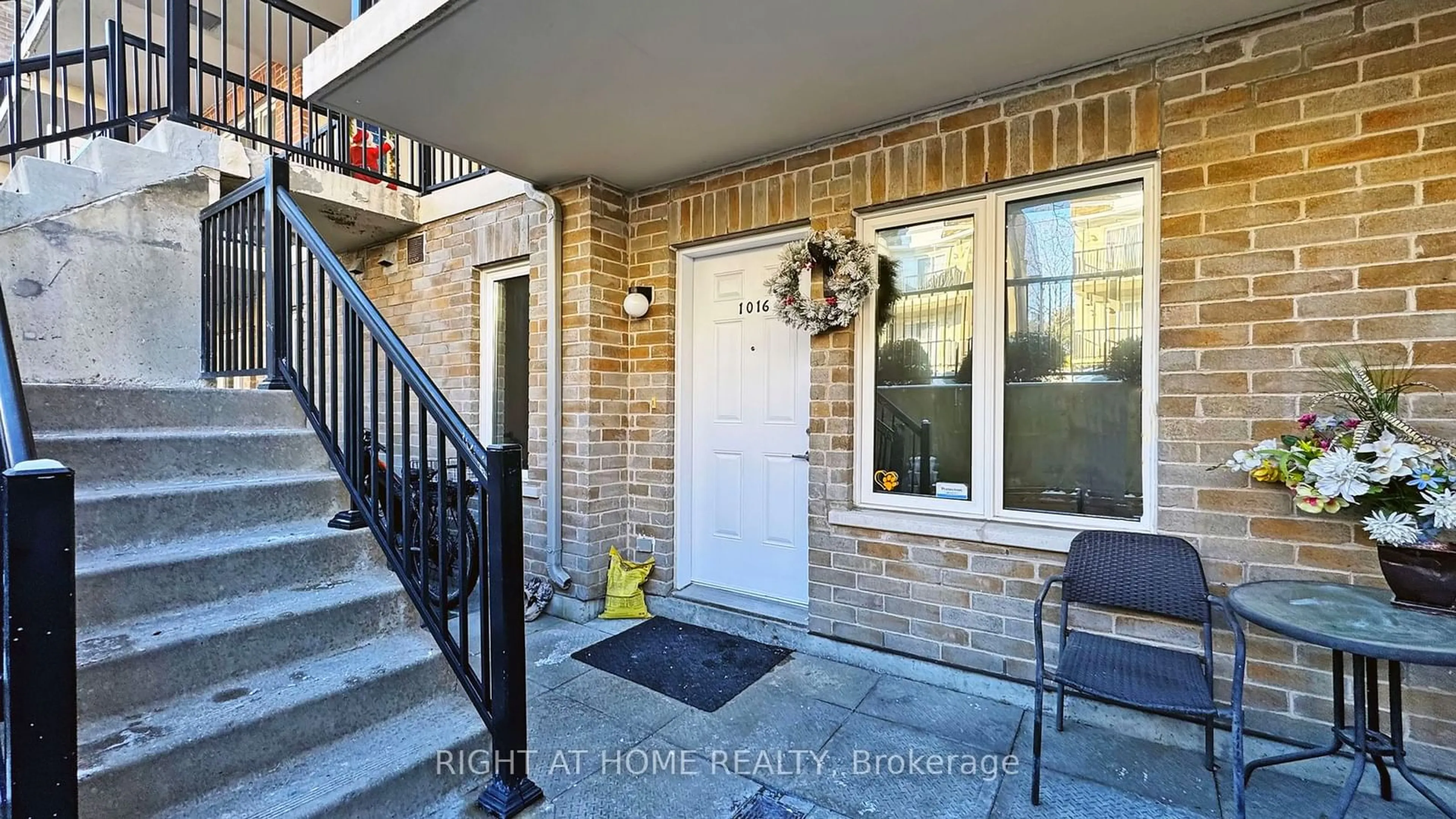 Indoor entryway for 3043 Finch Ave #1016, Toronto Ontario M9M 0A4