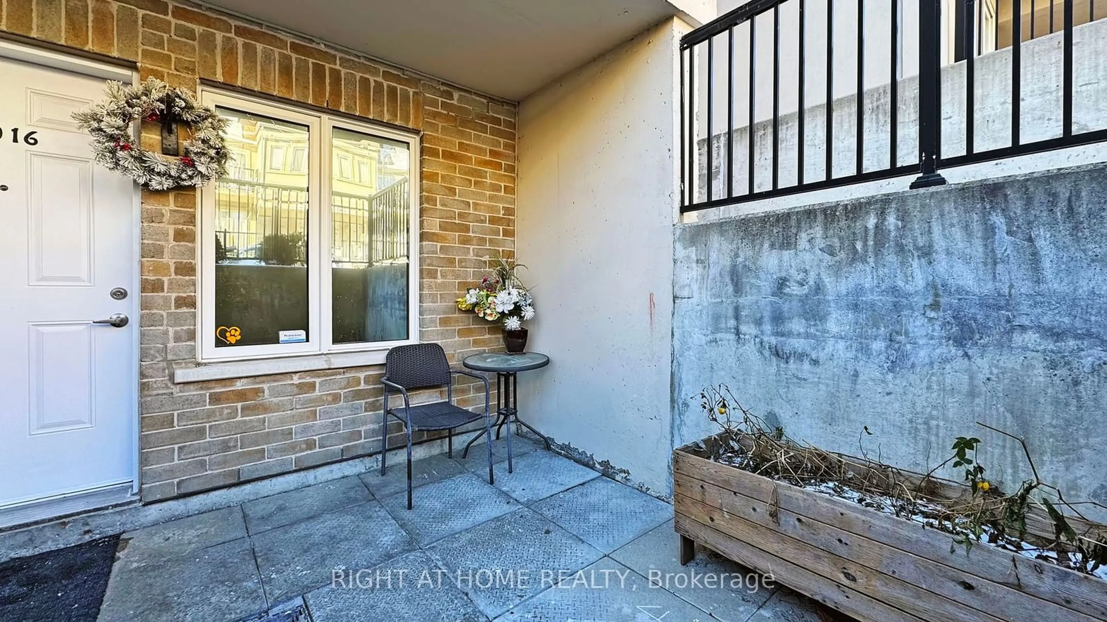 Patio, street for 3043 Finch Ave #1016, Toronto Ontario M9M 0A4