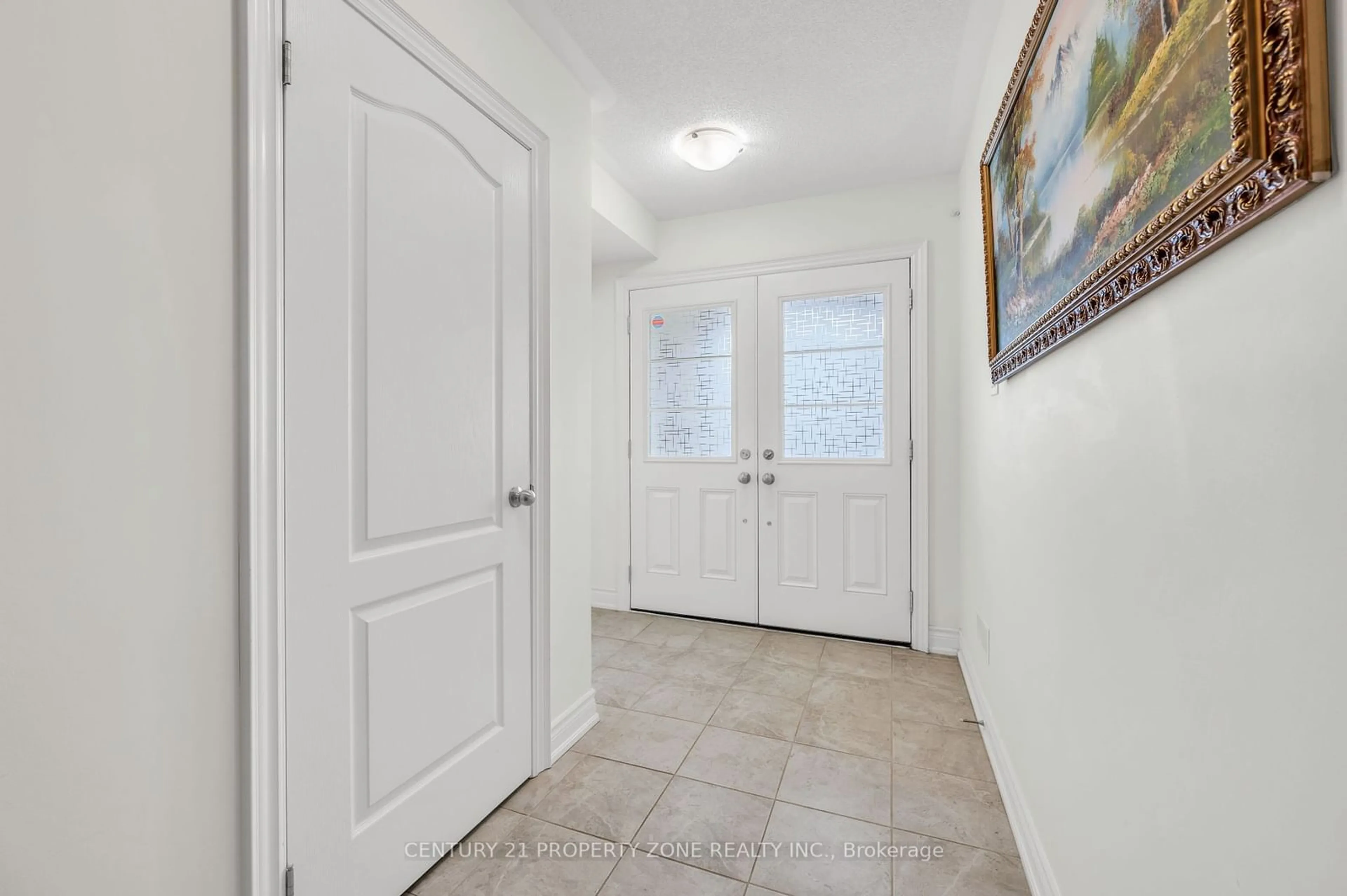 Indoor entryway for 40 Oakmore Lane, Brampton Ontario L6Y 6H5