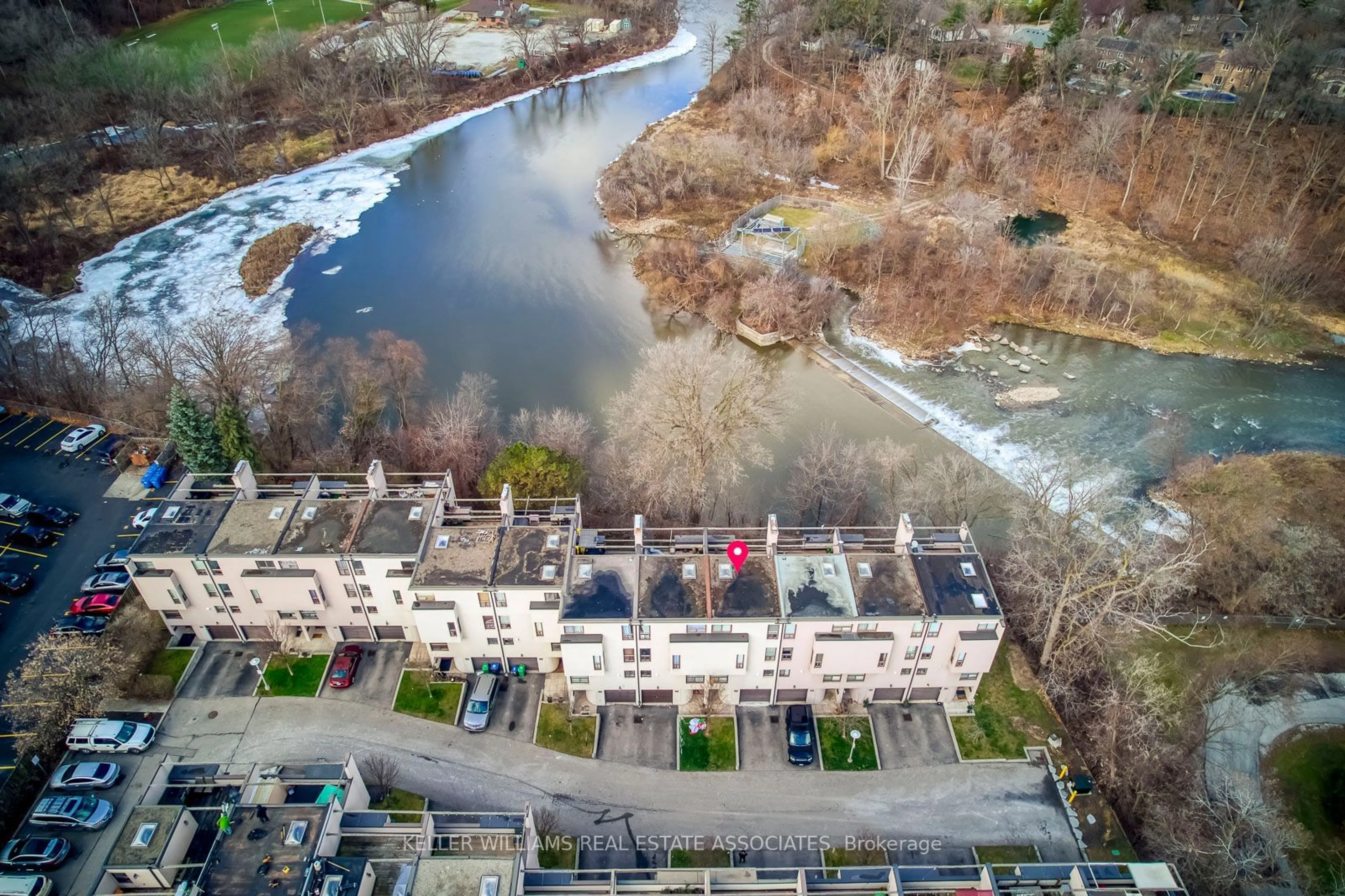 A pic from outside/outdoor area/front of a property/back of a property/a pic from drone, water/lake/river/ocean view for 24 Reid Dr #9, Mississauga Ontario L5M 2A6