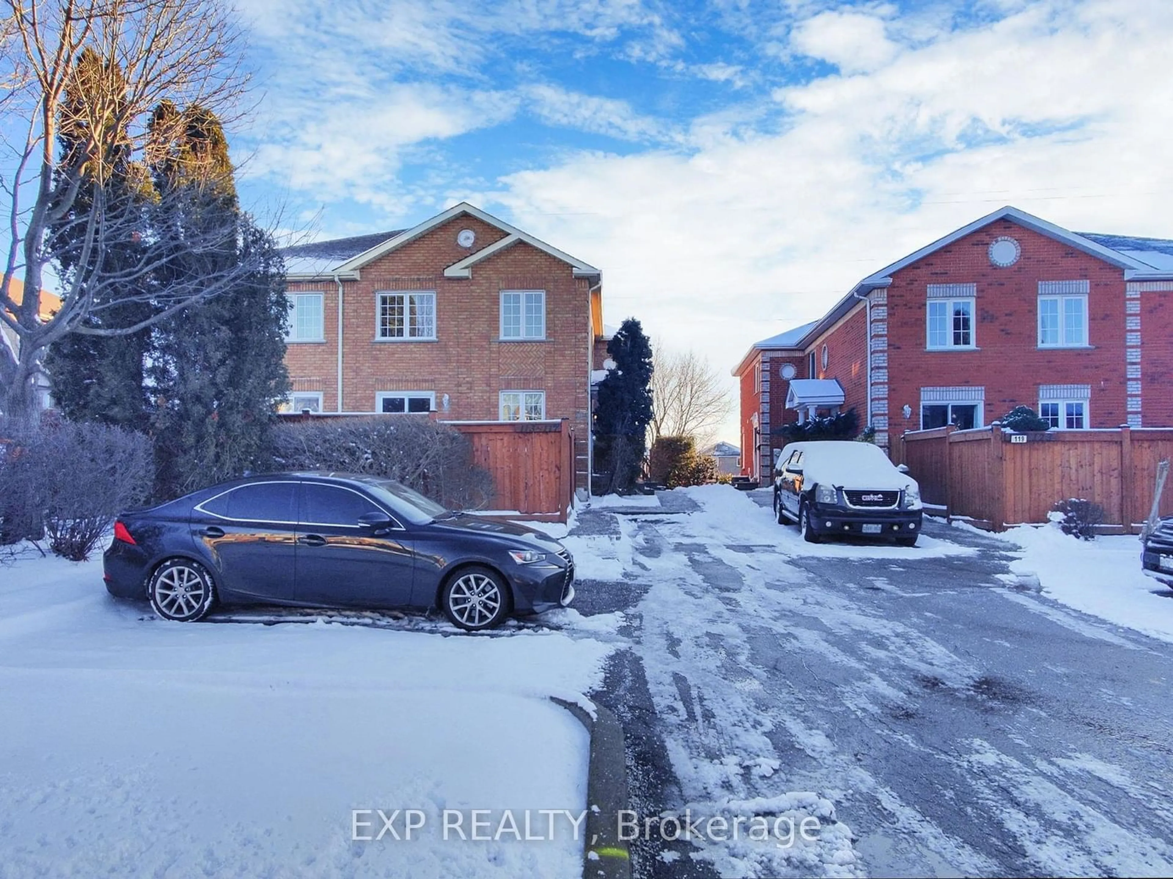 A pic from outside/outdoor area/front of a property/back of a property/a pic from drone, street for 117 Millstone Dr #8, Brampton Ontario L6Y 4P4