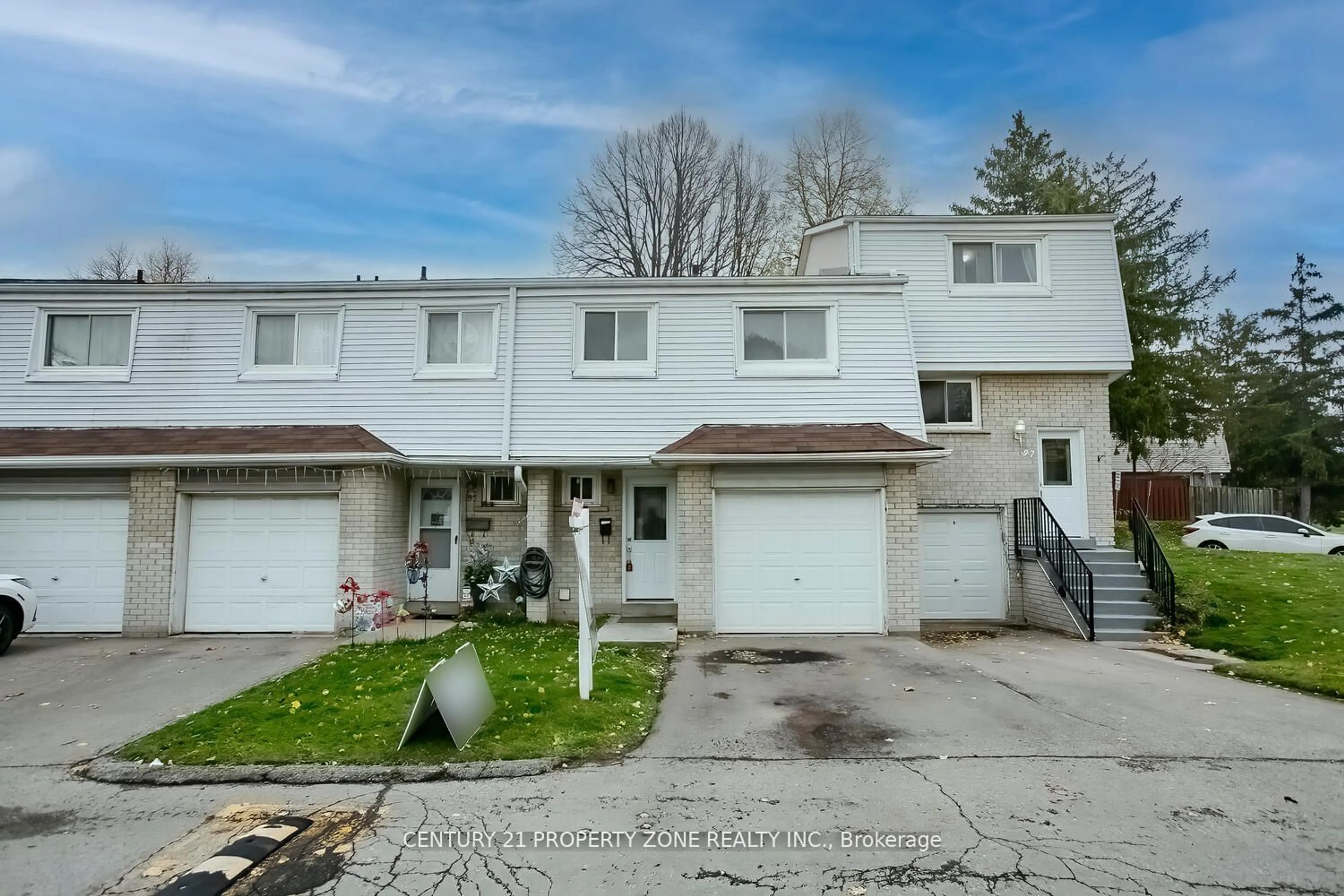 A pic from outside/outdoor area/front of a property/back of a property/a pic from drone, street for 400 Mississauga Valley Blvd #96, Mississauga Ontario L5A 3N6