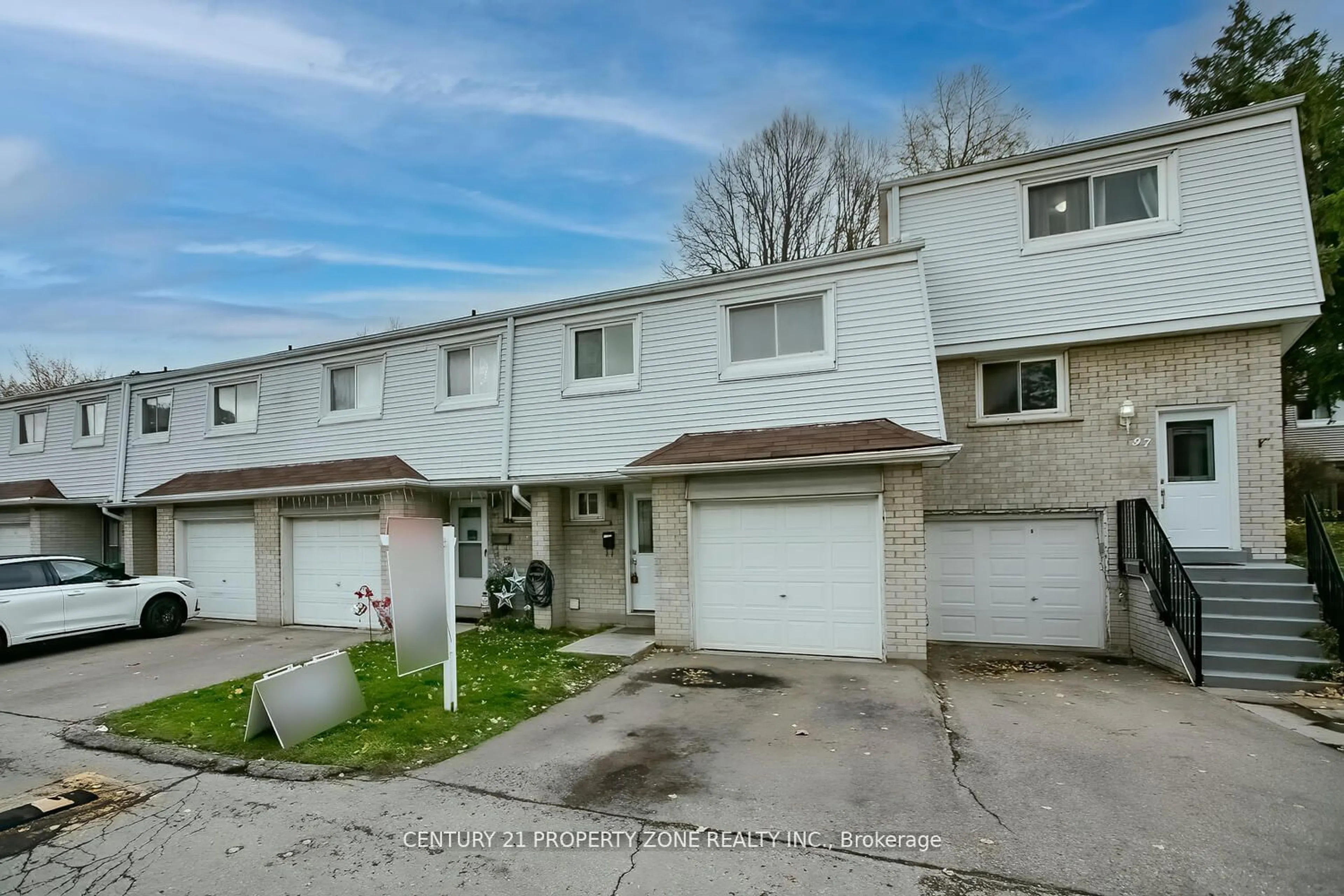 A pic from outside/outdoor area/front of a property/back of a property/a pic from drone, street for 400 Mississauga Valley Blvd #96, Mississauga Ontario L5A 3N6