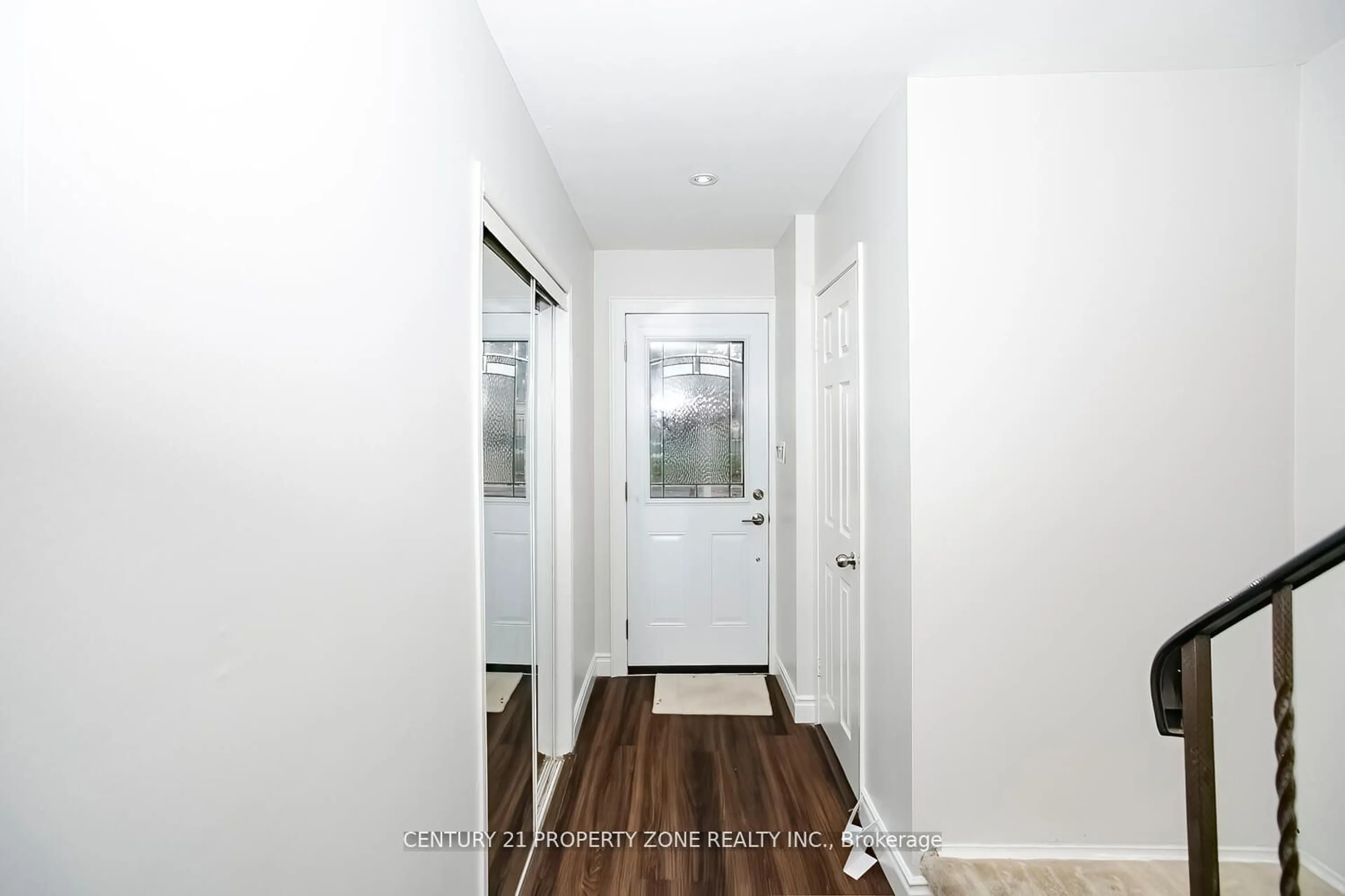 Indoor entryway for 400 Mississauga Valley Blvd #96, Mississauga Ontario L5A 3N6