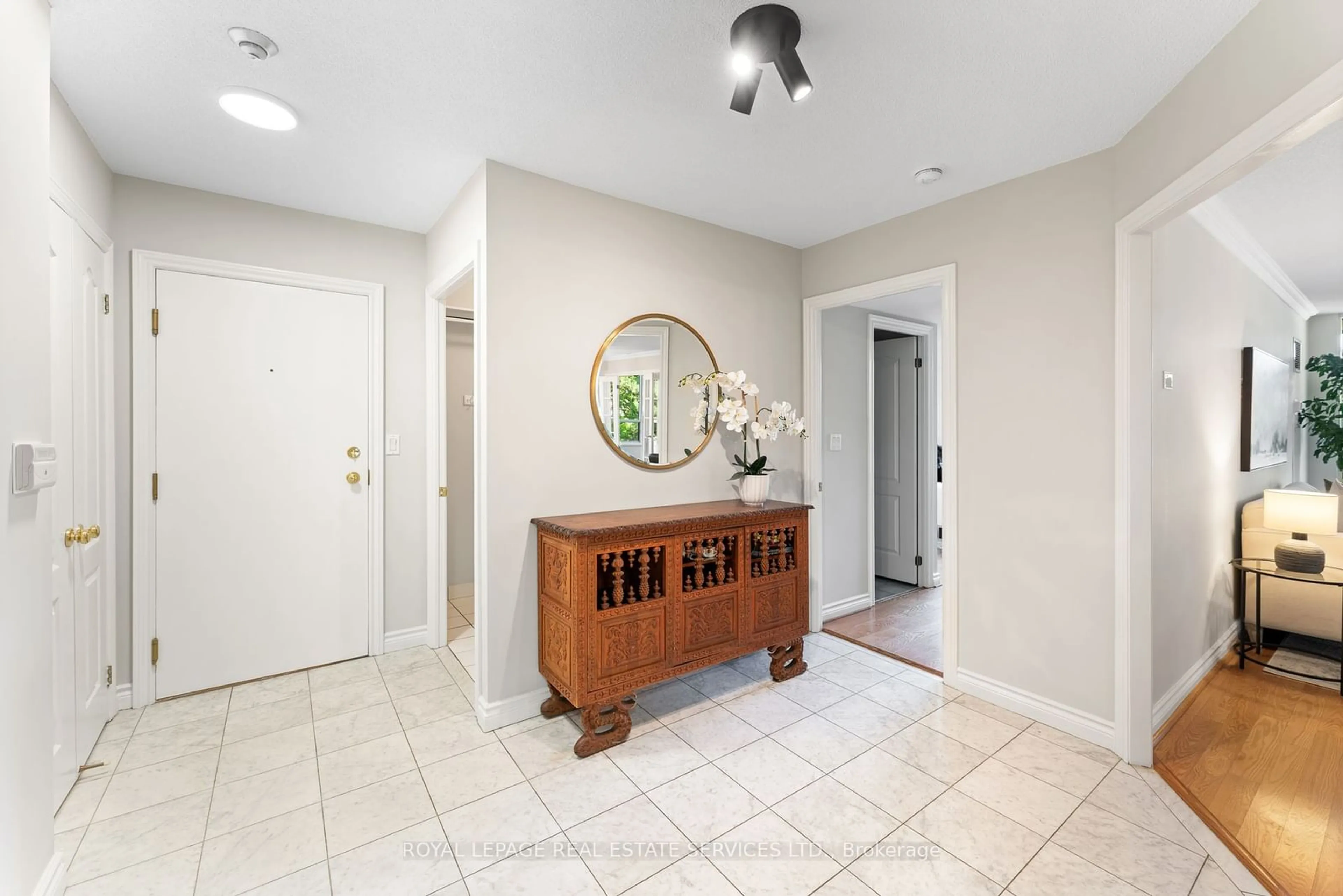 Indoor entryway for 1 Ripley Ave #306, Toronto Ontario M6S 4Z6