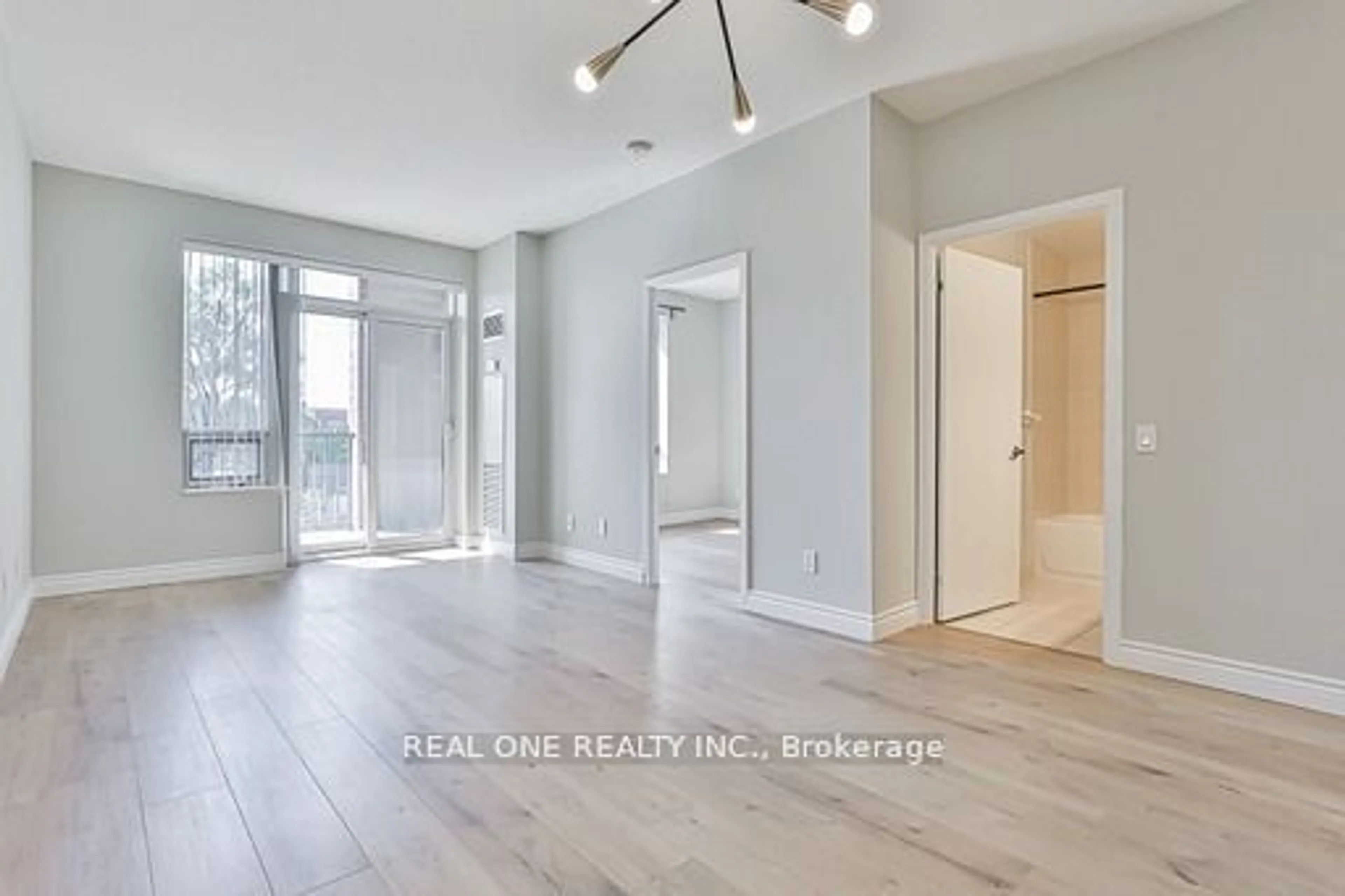 A pic of a room for 61 HEINTZMAN St #312, Toronto Ontario M6P 5A2