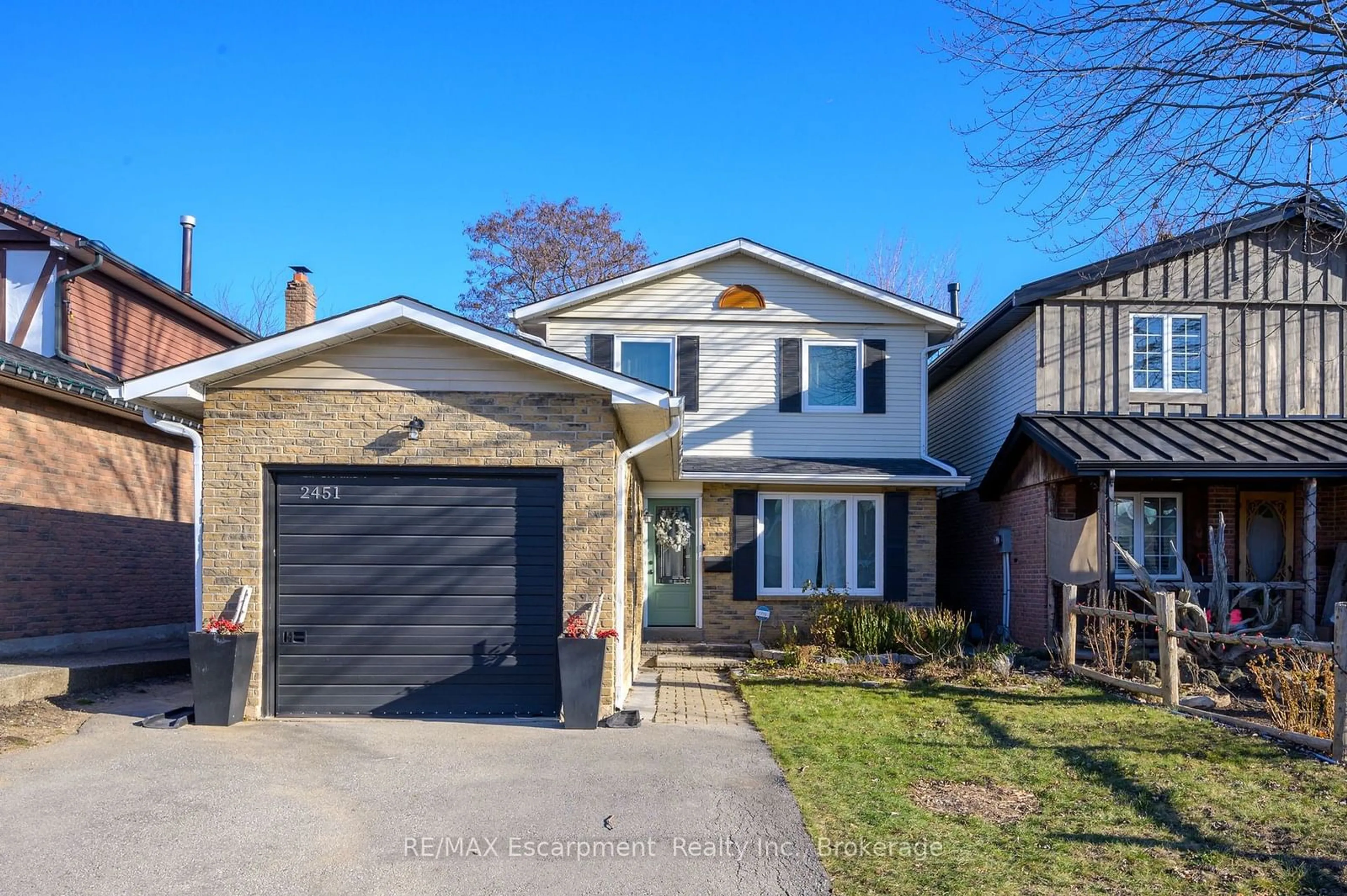 Home with brick exterior material, street for 2451 Malcolm Cres, Burlington Ontario L7P 3Y7