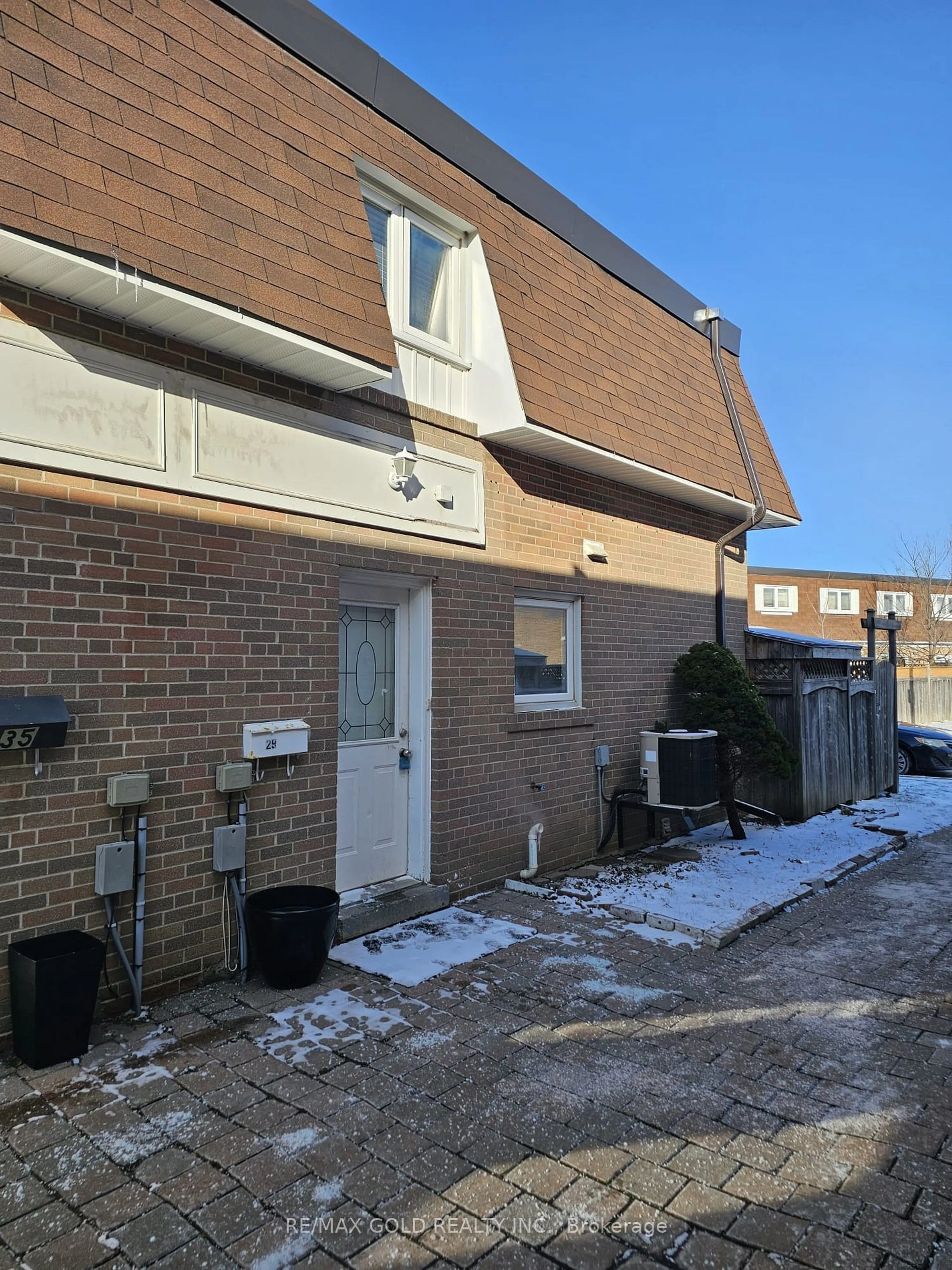 Unknown for 29 Town House Cres #29, Brampton Ontario L6W 3C3