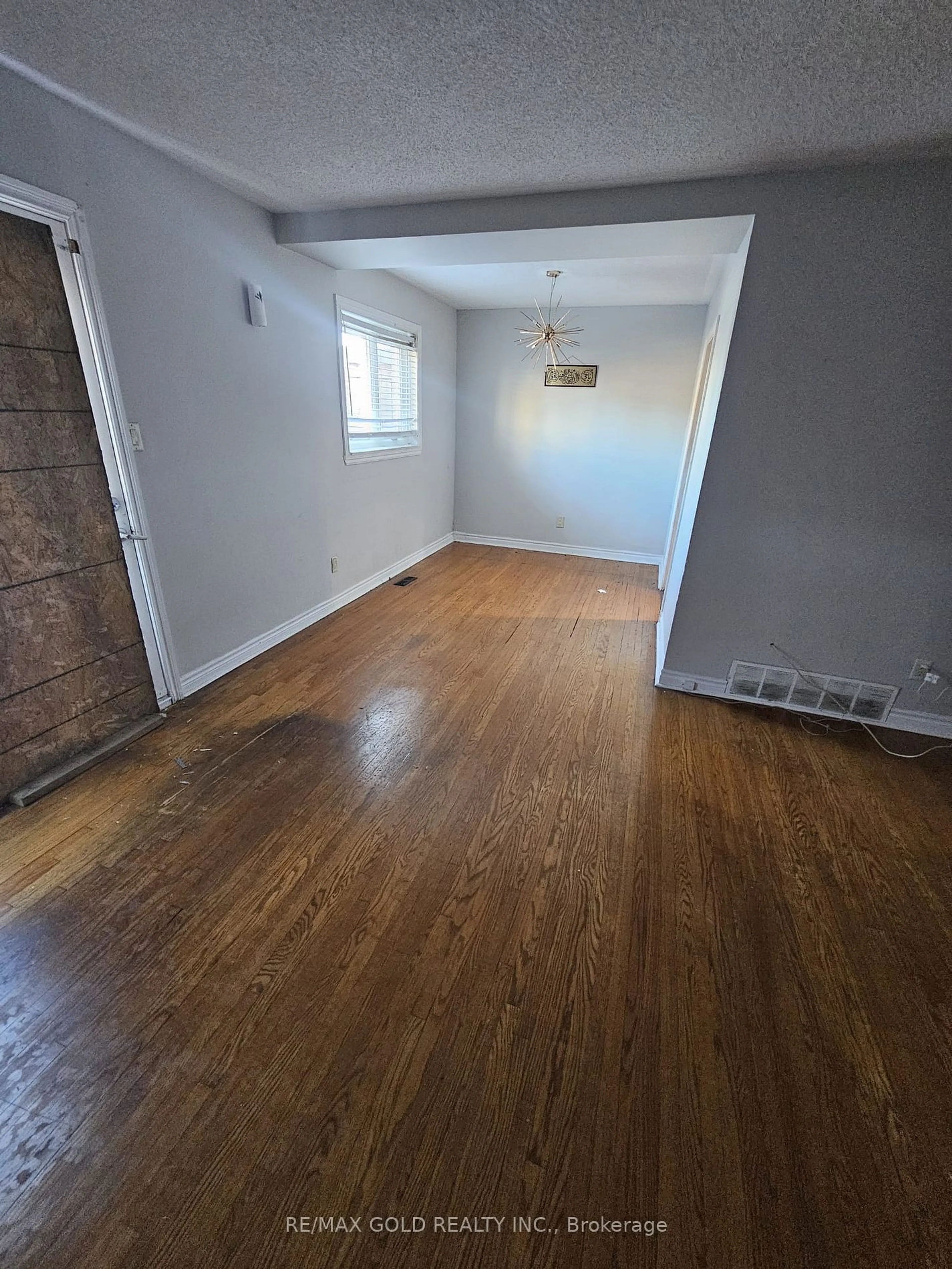 A pic of a room for 29 Town House Cres #29, Brampton Ontario L6W 3C3