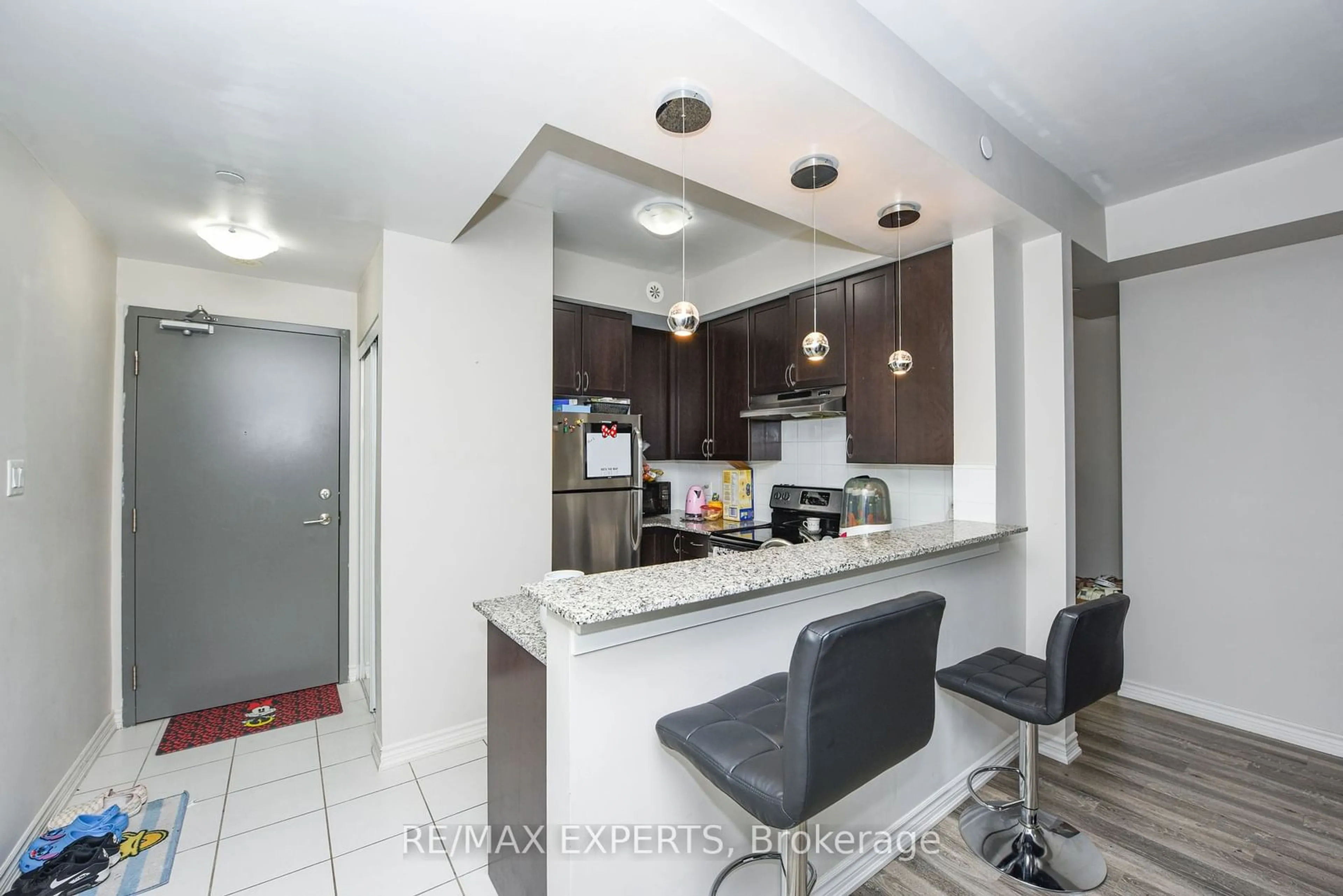 Open concept kitchen, ceramic/tile floor for 50 Sky Harbour Dr #203, Brampton Ontario L6Y 6B8