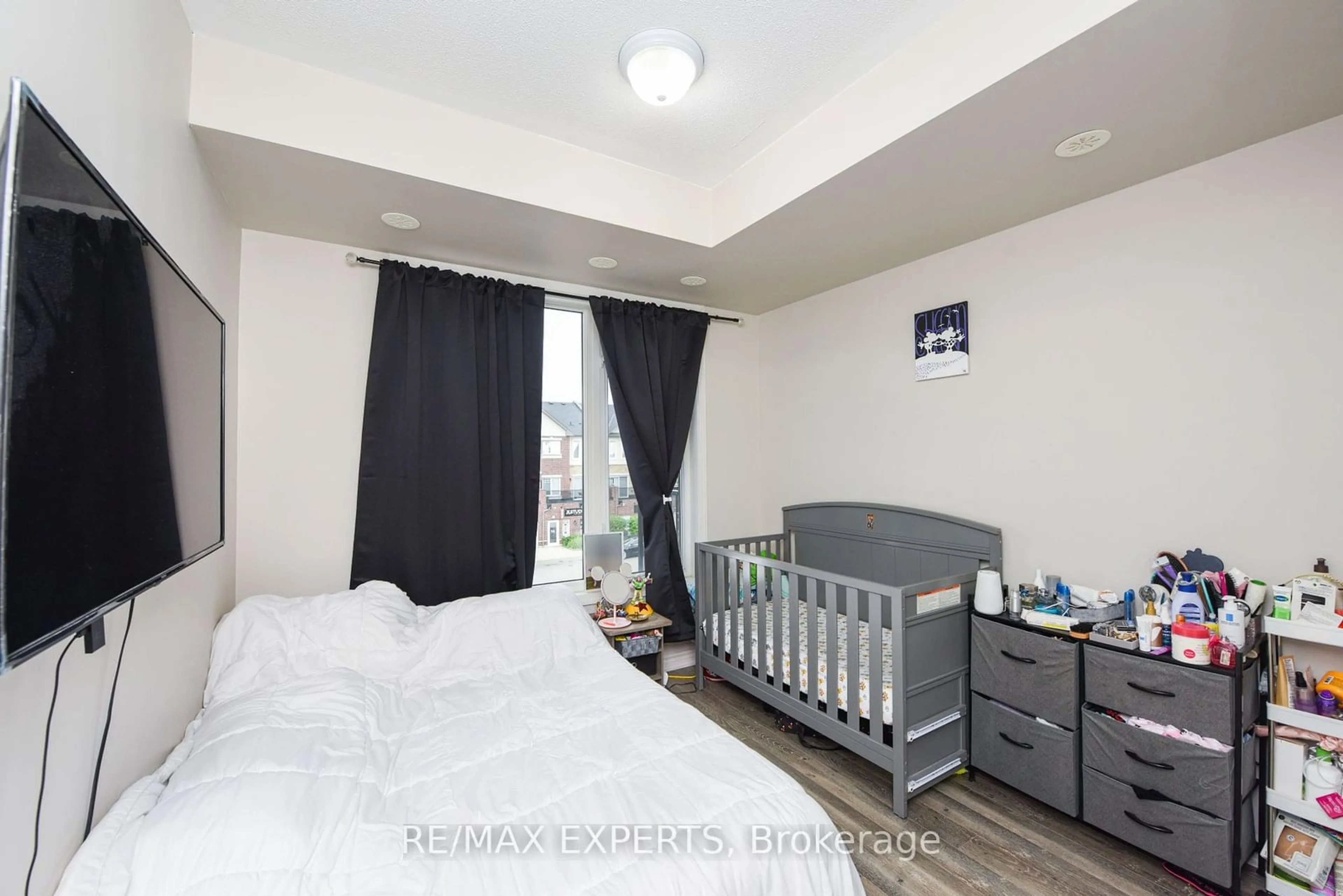 Bedroom with bed, unknown for 50 Sky Harbour Dr #203, Brampton Ontario L6Y 6B8