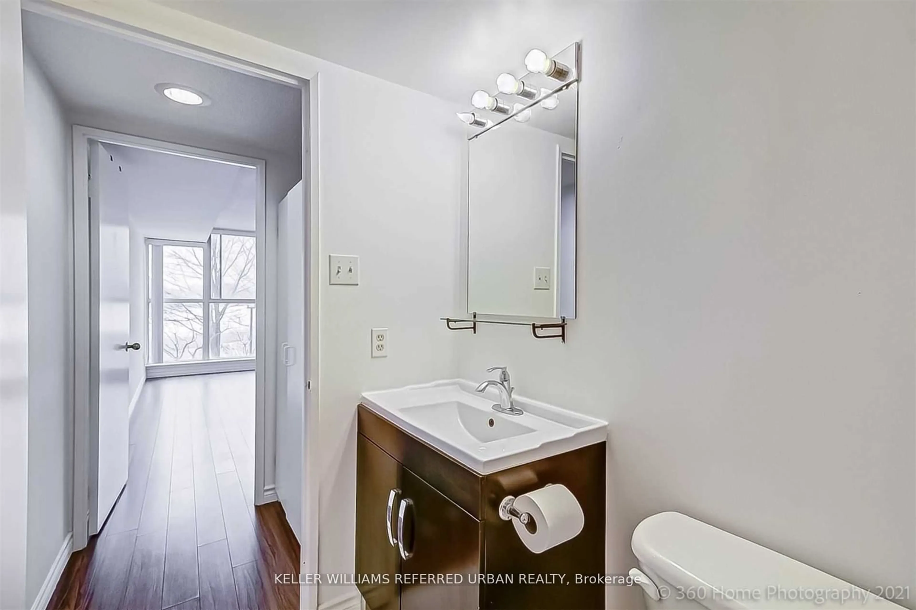 Standard bathroom, ceramic/tile floor for 4185 Shipp Dr #211, Mississauga Ontario L4Z 2Y8