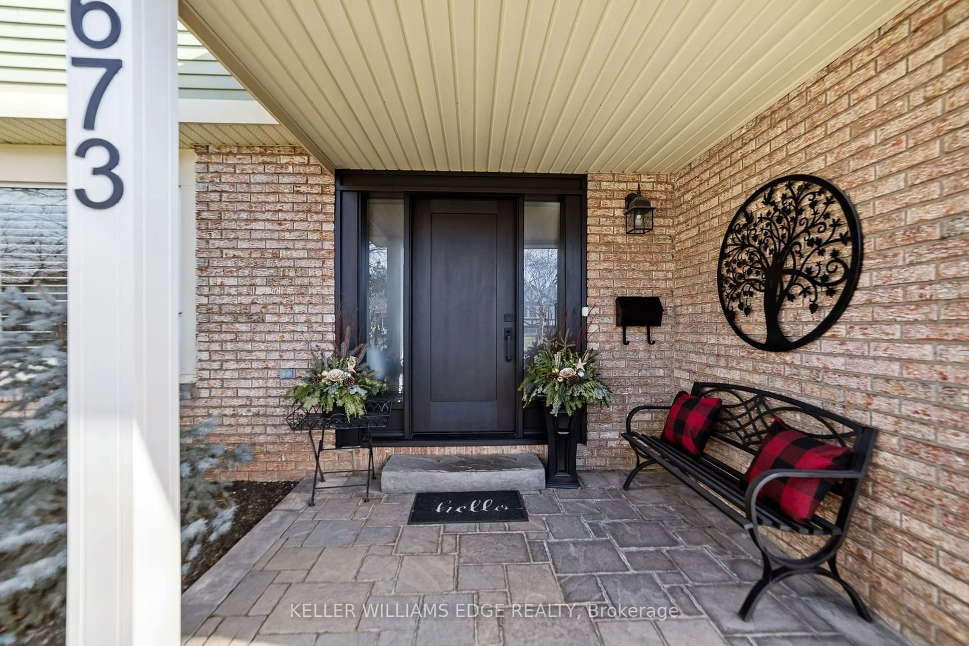 Indoor entryway for 673 Inverary Rd, Burlington Ontario L7L 2L8