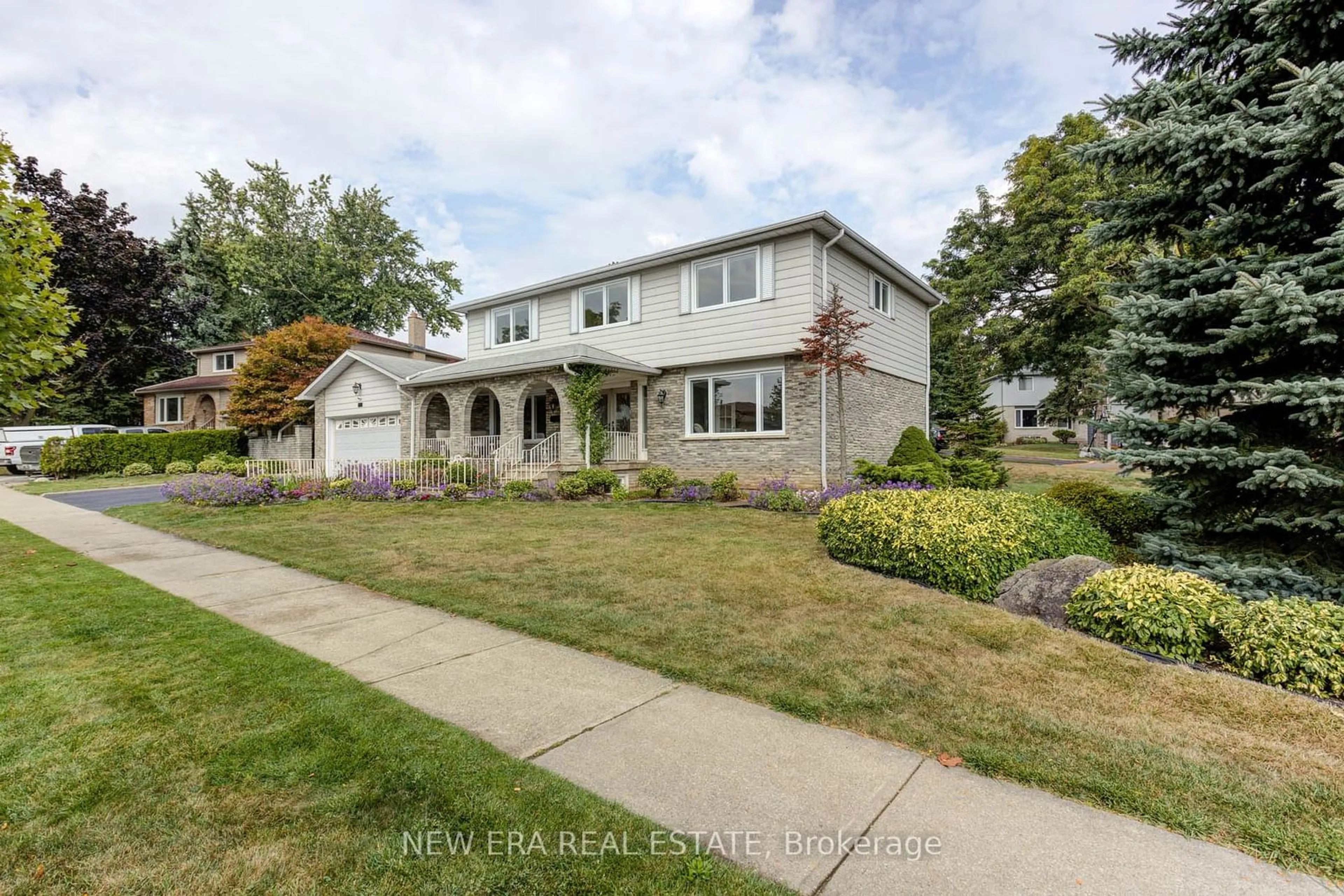 Home with vinyl exterior material, street for 2141 Cartier Cres, Burlington Ontario L7P 4C1