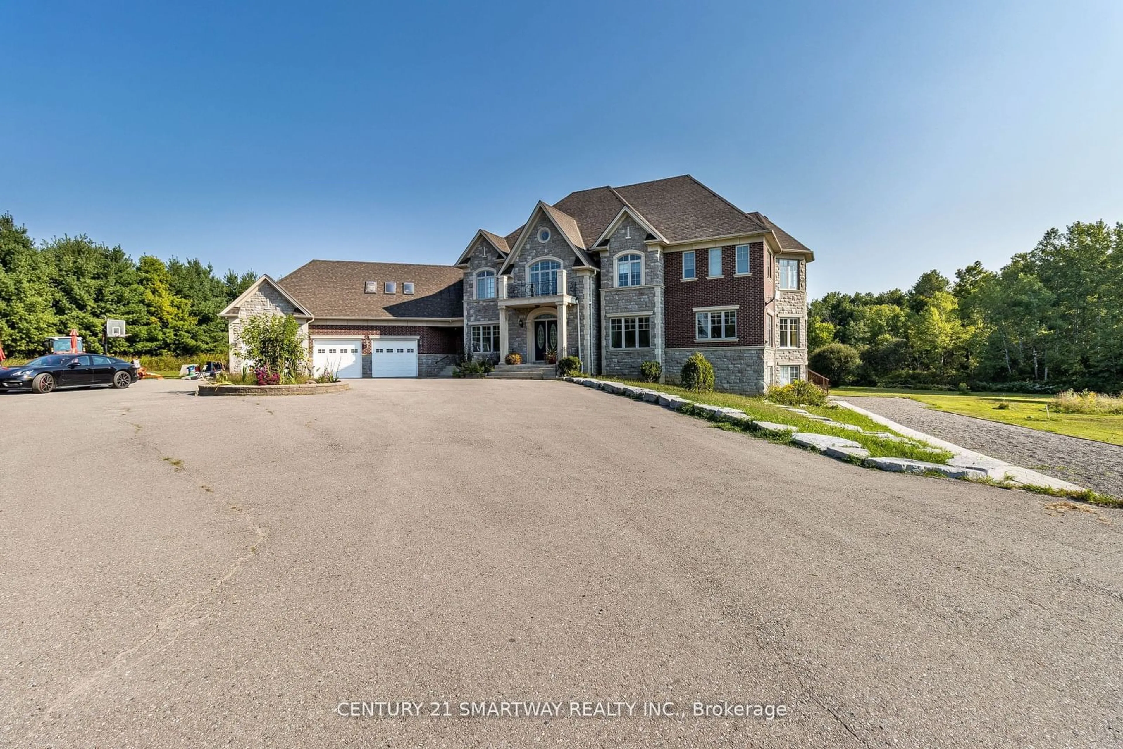 A pic from outside/outdoor area/front of a property/back of a property/a pic from drone, street for 16045 Kennedy Rd, Caledon Ontario L7C 2H8