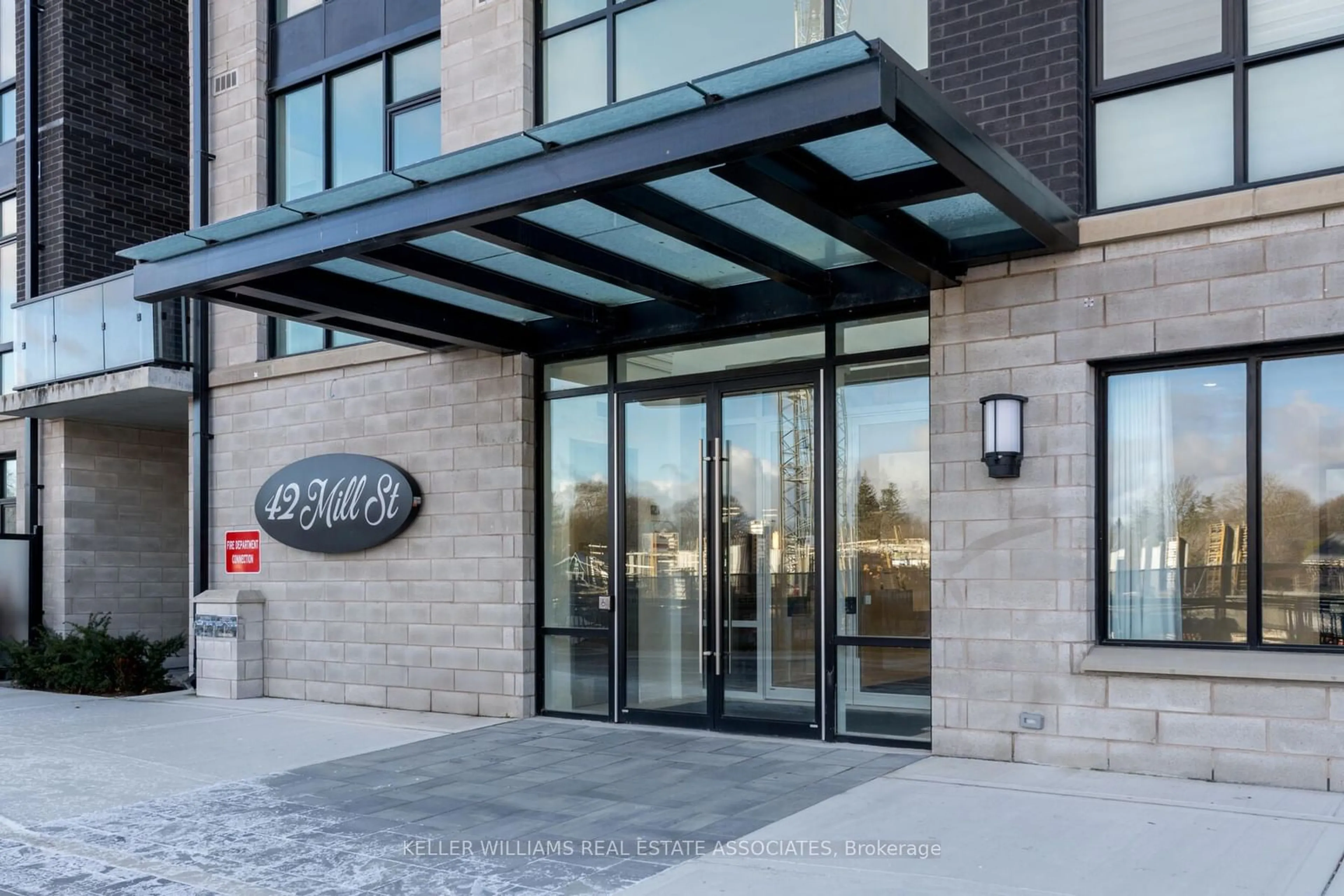 Indoor foyer for 42 Mill St #303, Halton Hills Ontario L7G 0P9