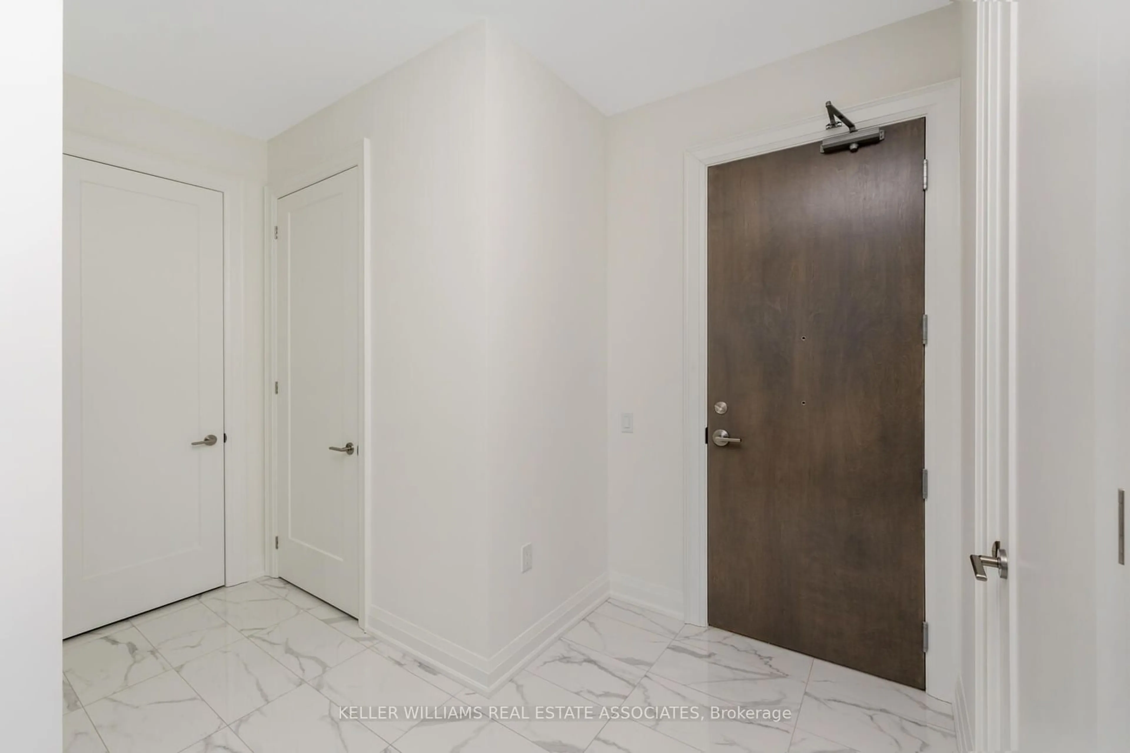 Indoor entryway for 42 Mill St #303, Halton Hills Ontario L7G 0P9