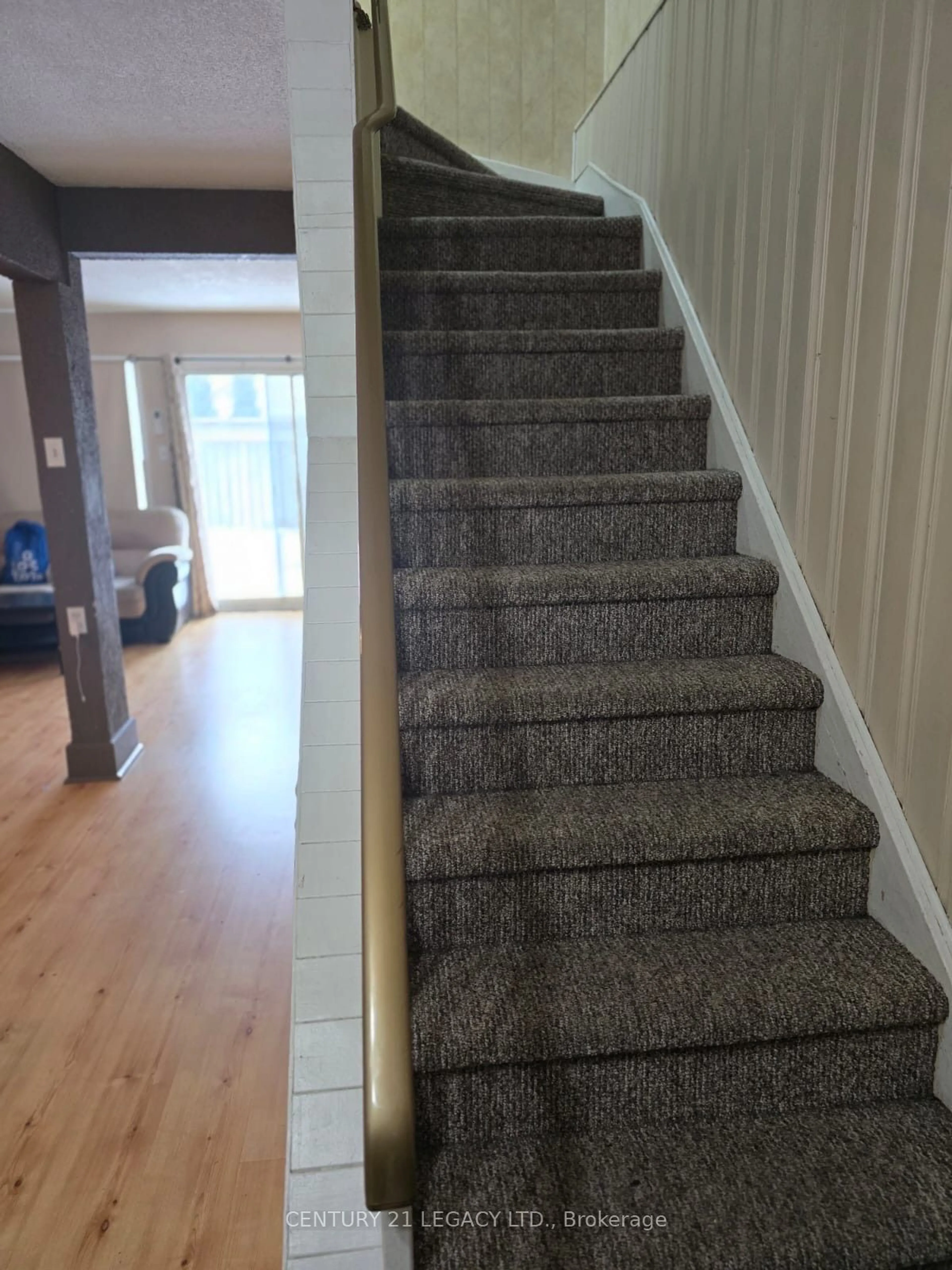 Stairs for 3 Hernon Crt, Brampton Ontario L6S 2B9