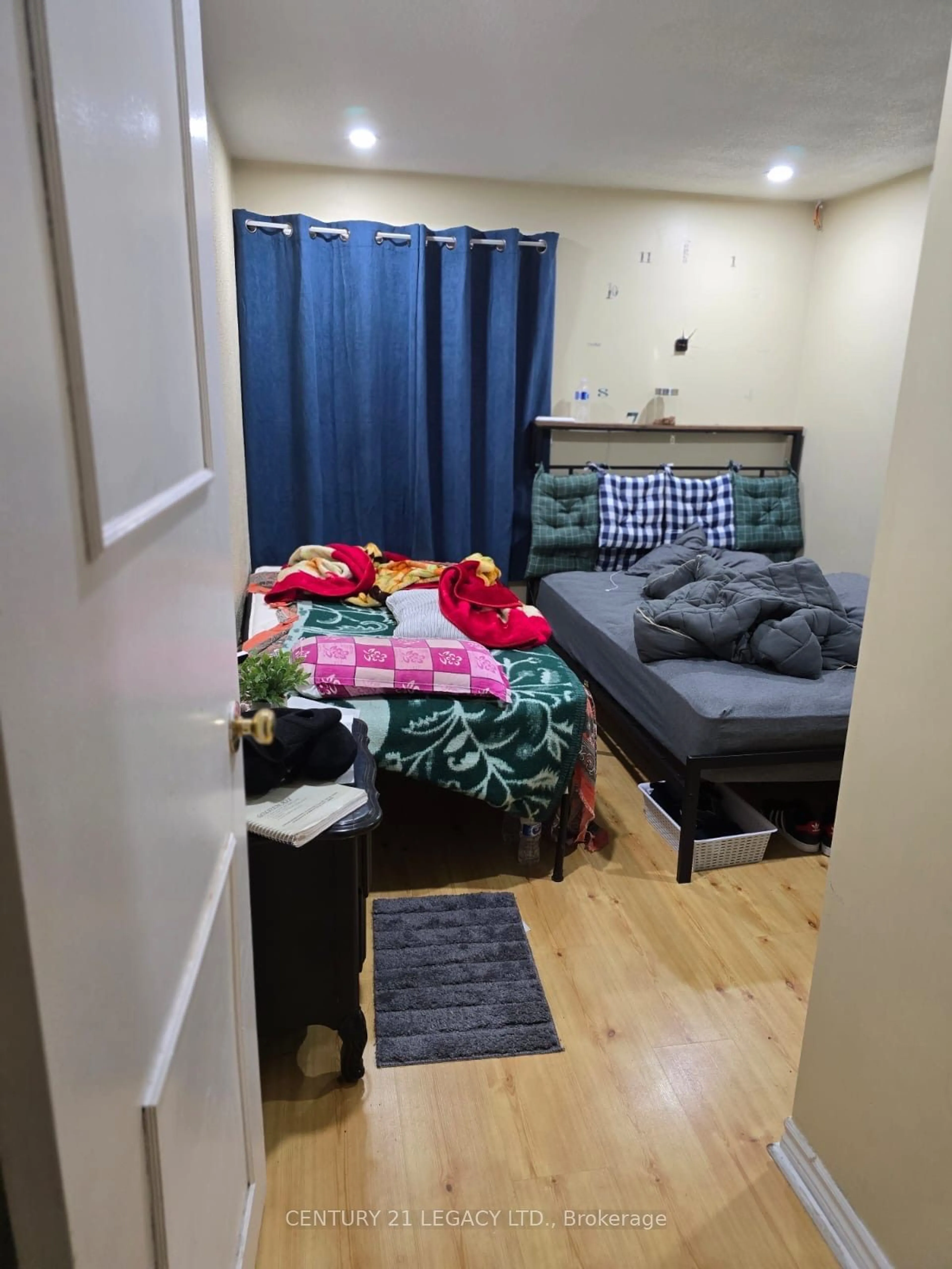 A pic of a room for 3 Hernon Crt, Brampton Ontario L6S 2B9