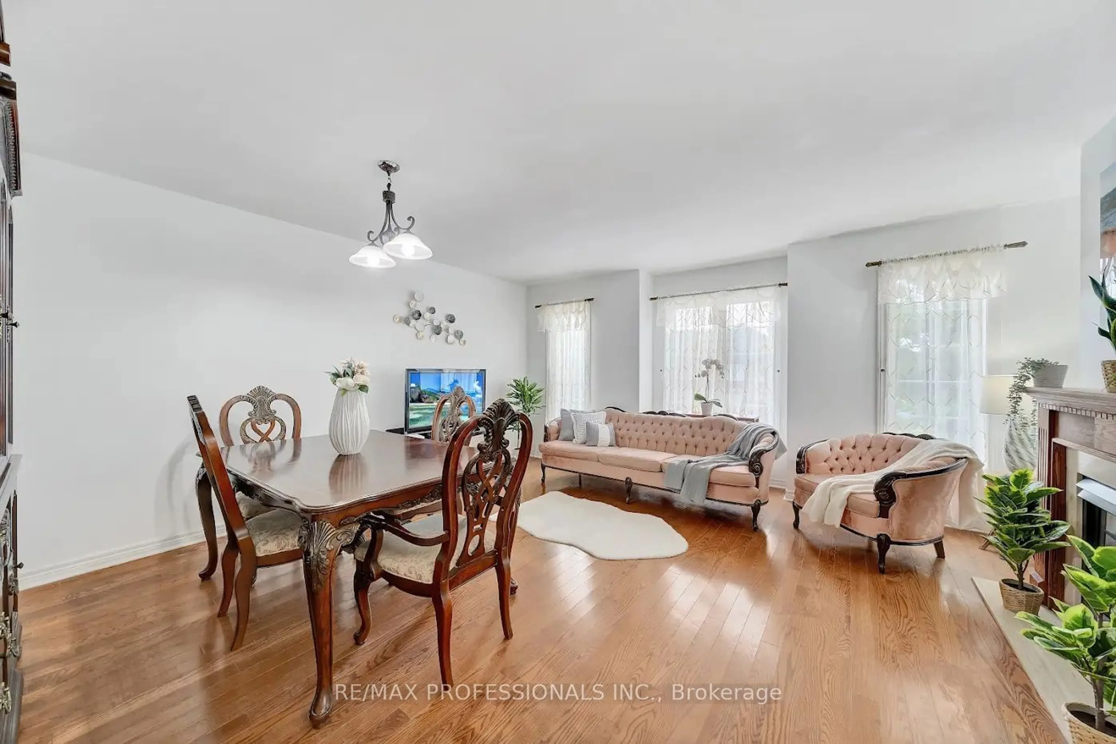 Dining room, wood/laminate floor for 2235 Hummingbird Way, Oakville Ontario L6M 3Z6