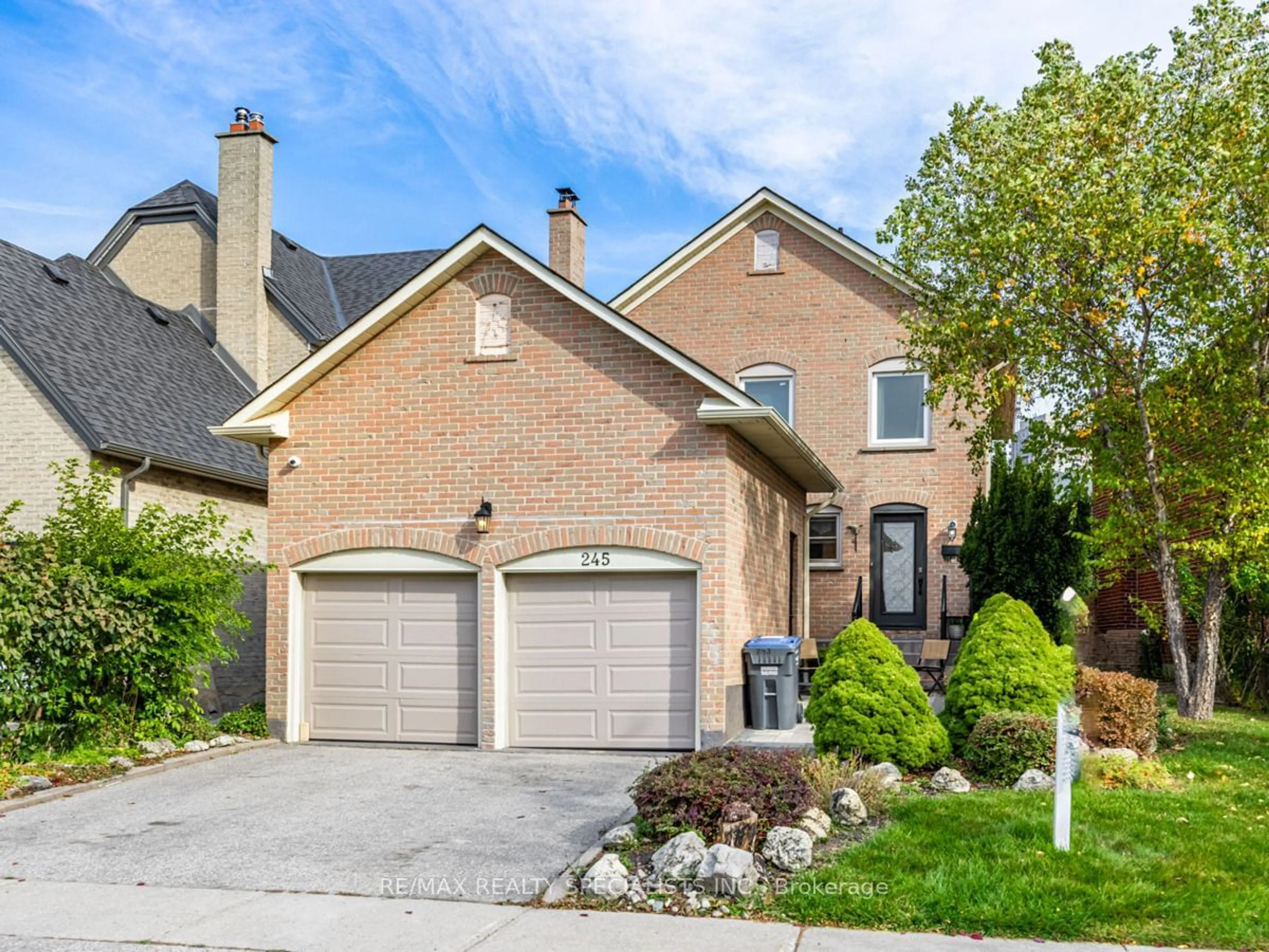 Home with brick exterior material, street for 245 Kingsbridge Gdns, Mississauga Ontario L5R 1L4