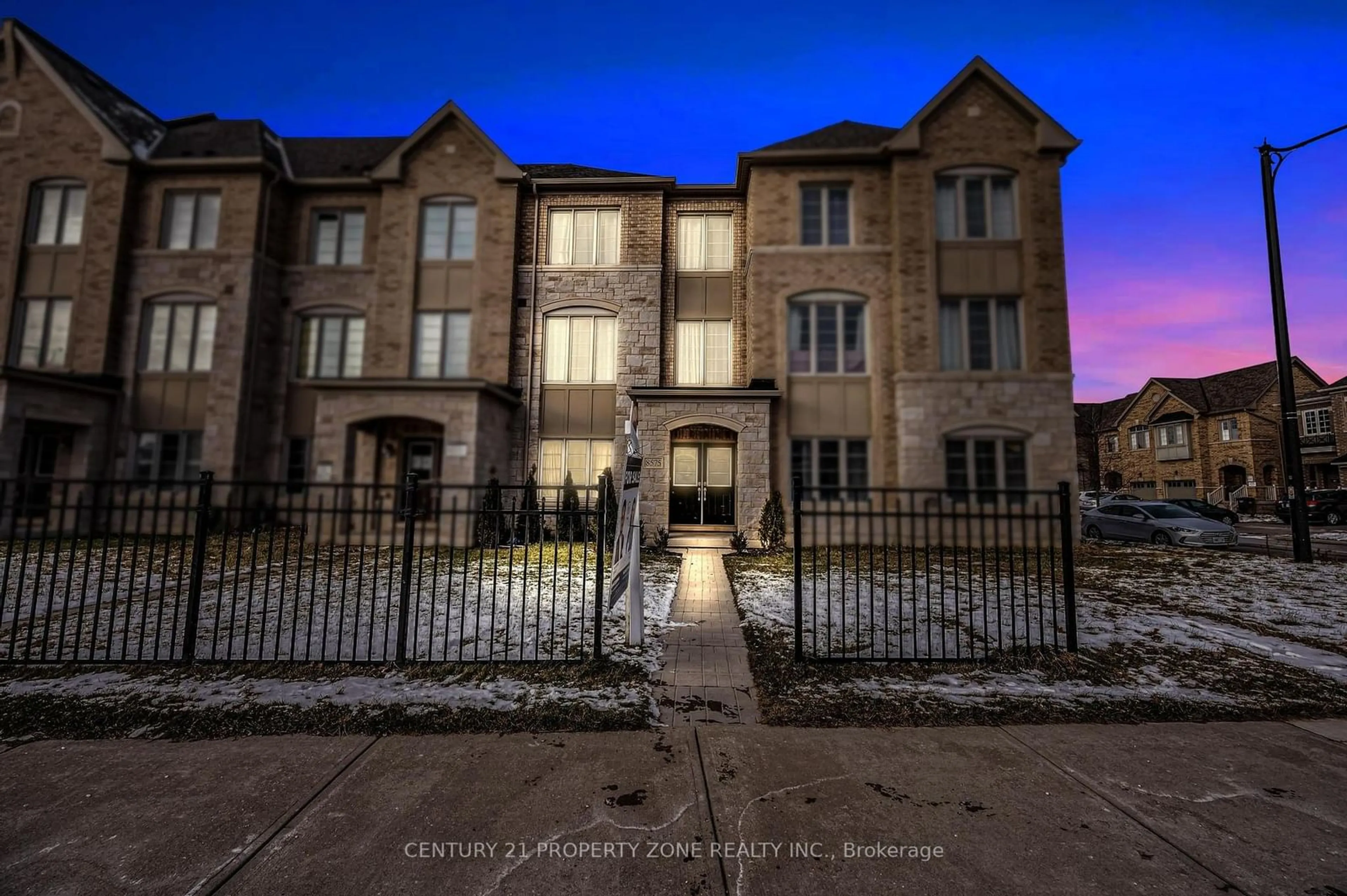 A pic from outside/outdoor area/front of a property/back of a property/a pic from drone, building for 8575 Financial Dr, Brampton Ontario L6Y 6C4