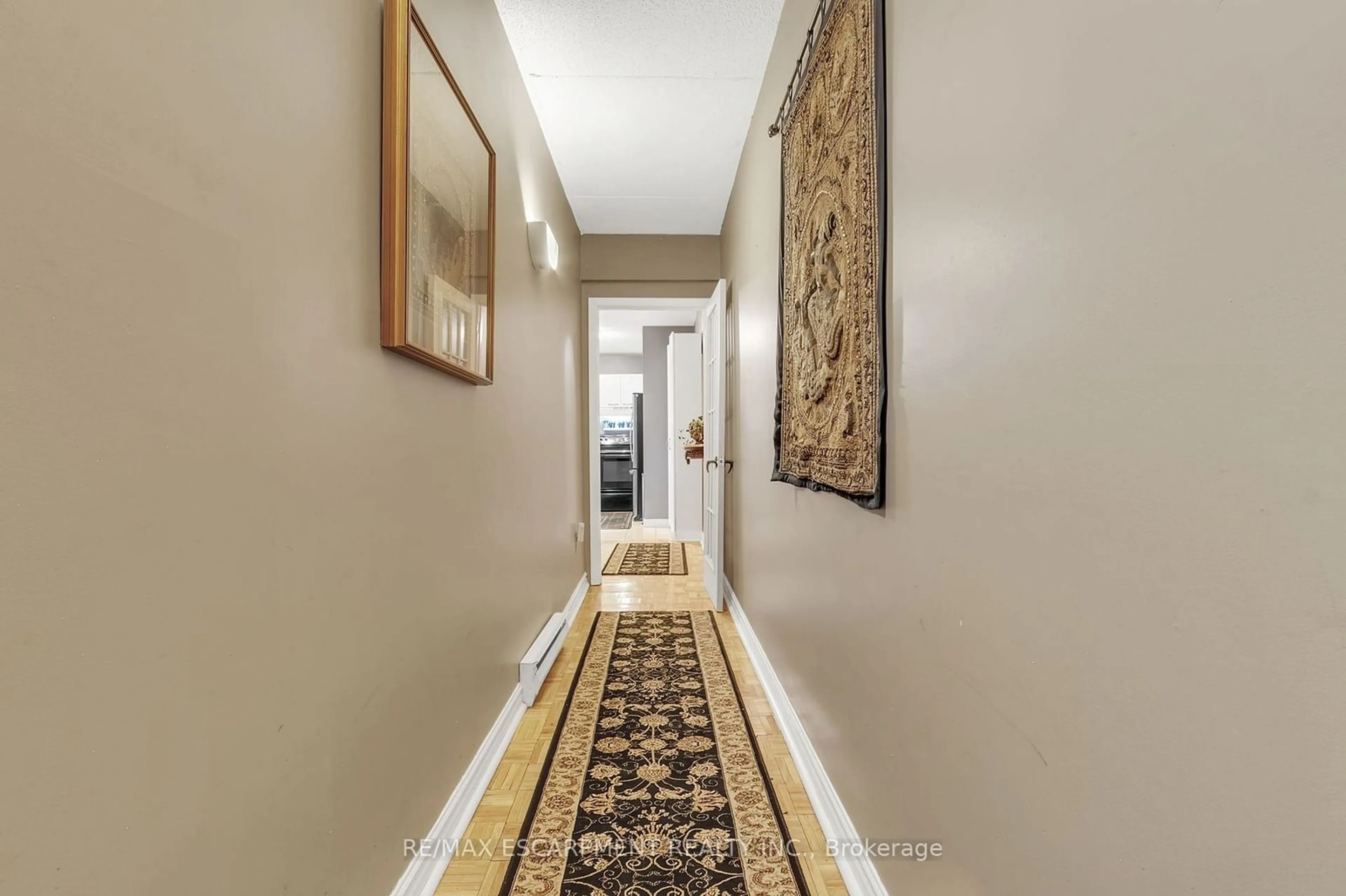 Indoor foyer for 2030 Cleaver Ave #213, Burlington Ontario L7M 4C3