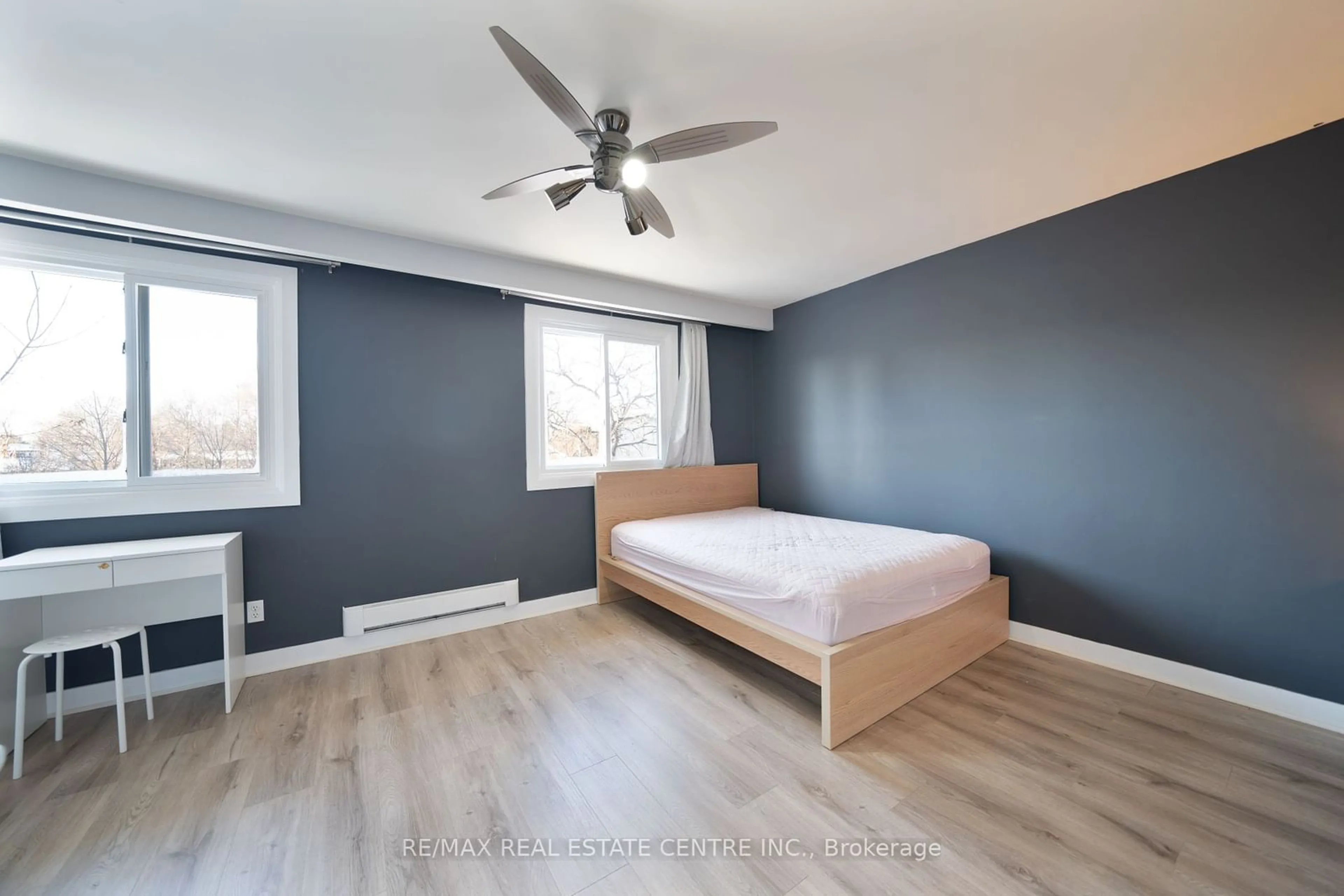 Bedroom with bed, wood/laminate floor for 1440 Sixth Line #3, Oakville Ontario L6H 1X7