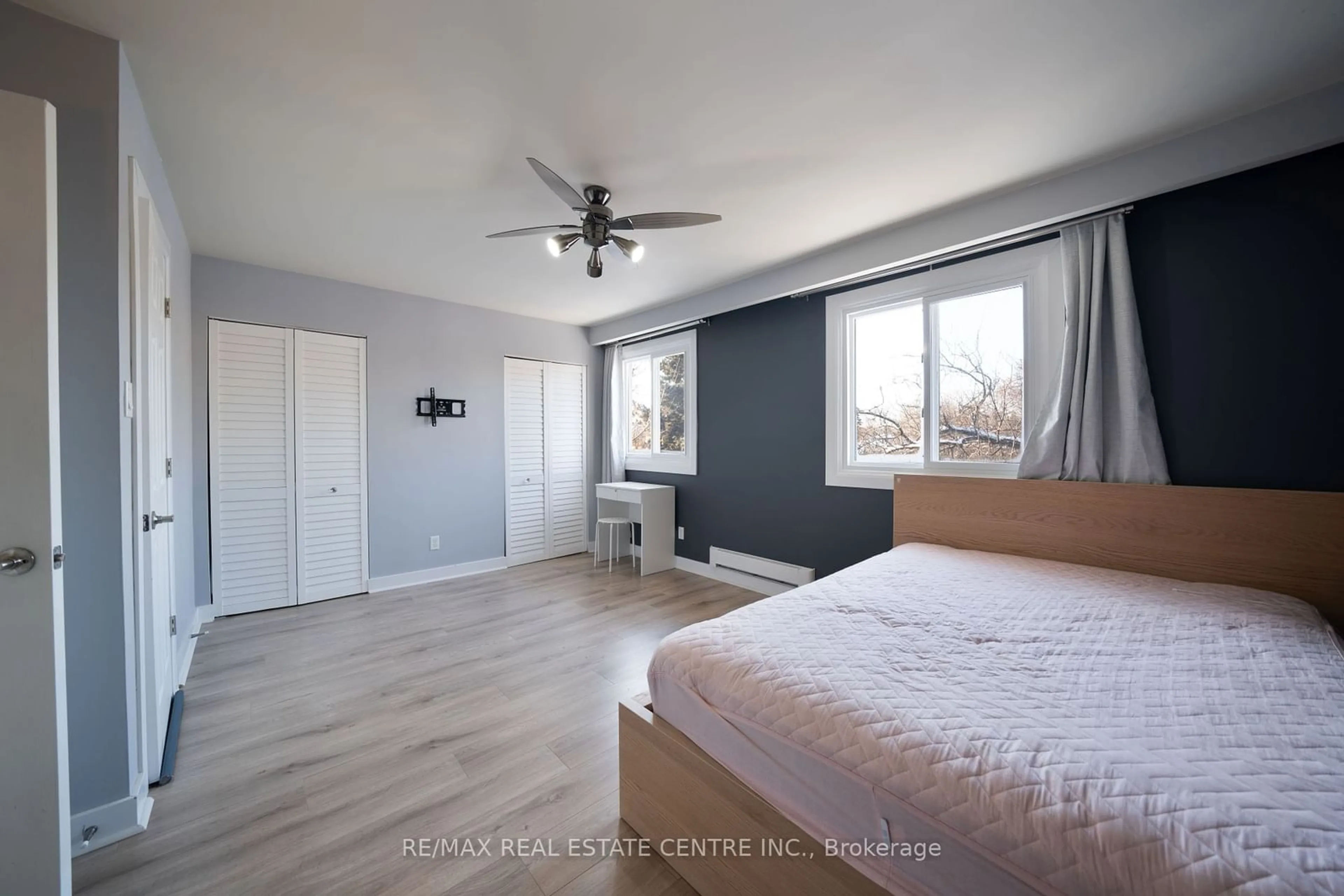 Bedroom with bed, wood/laminate floor for 1440 Sixth Line #3, Oakville Ontario L6H 1X7