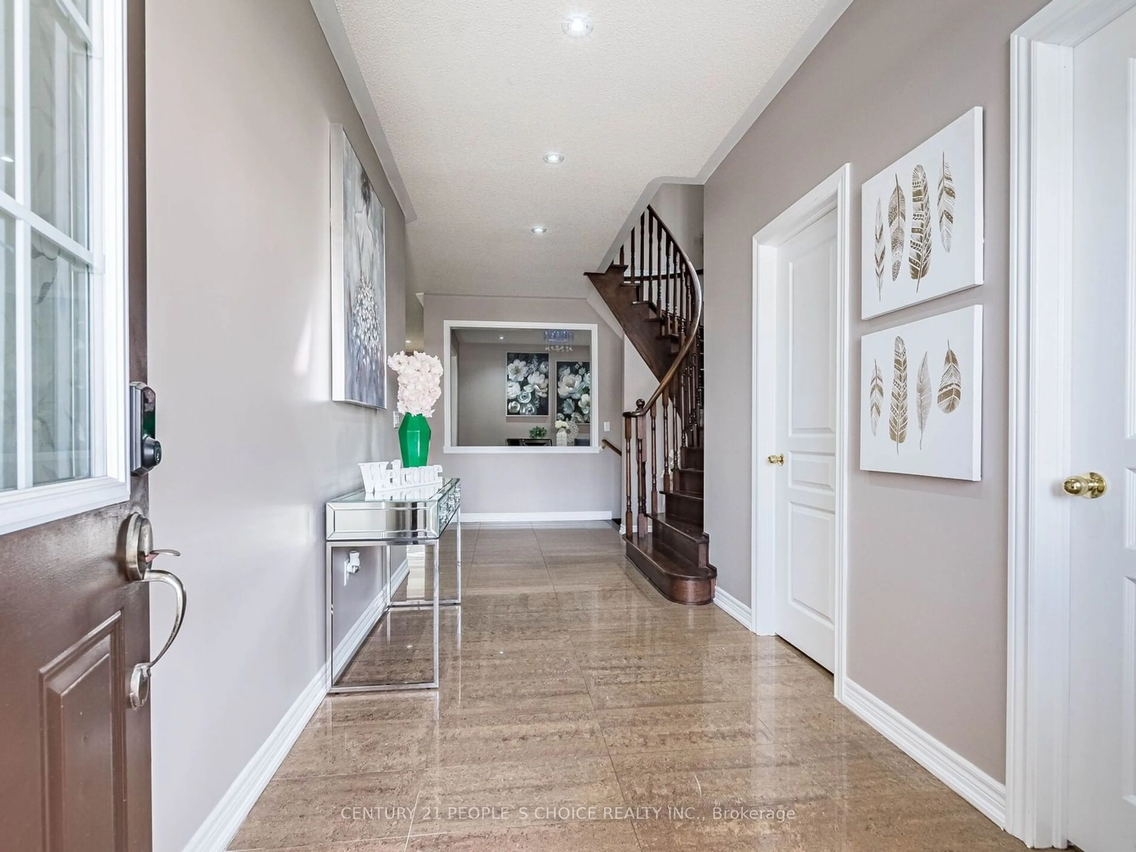 Indoor entryway for 44 Gardenbrooke Tr, Brampton Ontario L6P 3J3