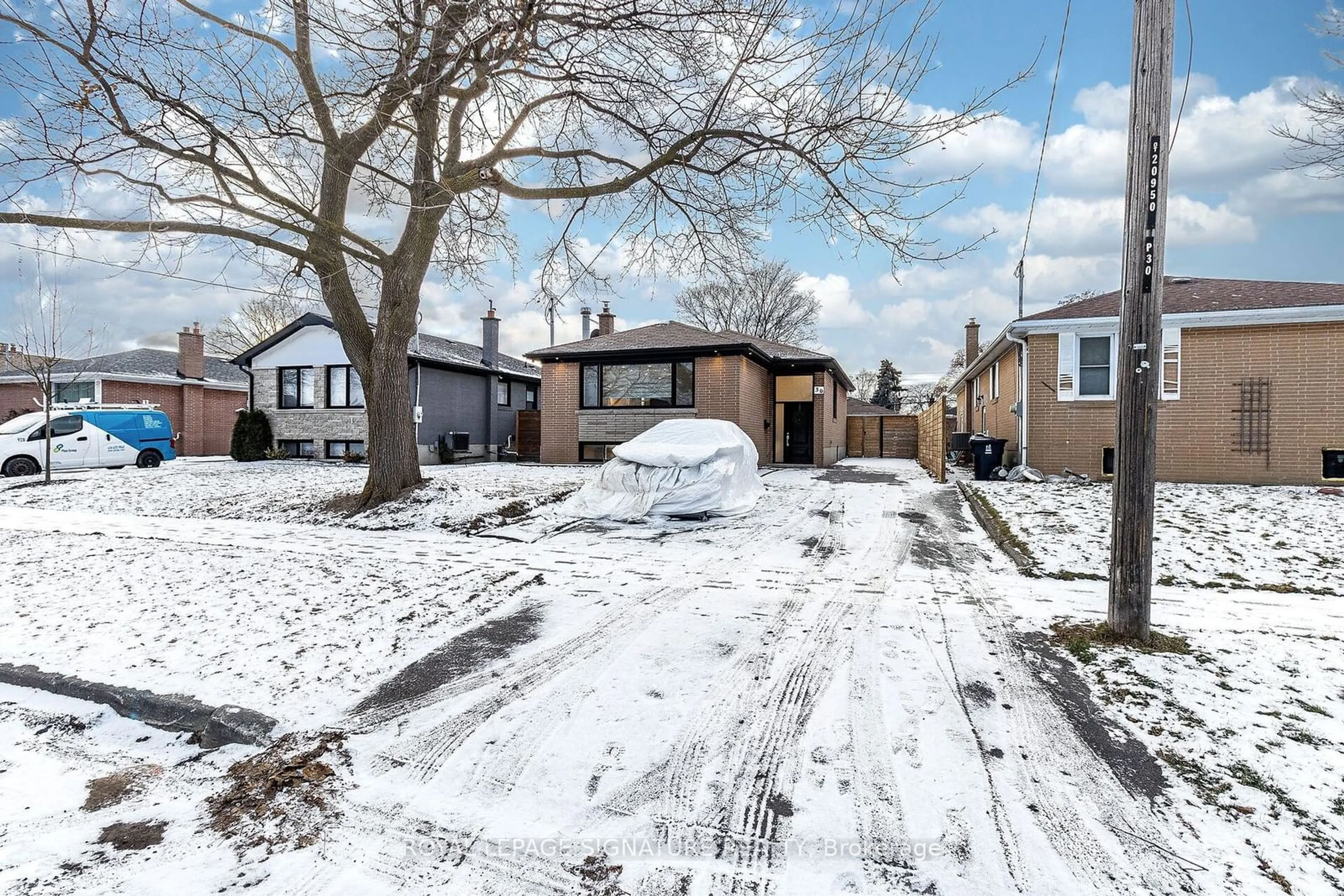 A pic from outside/outdoor area/front of a property/back of a property/a pic from drone, street for 30 Heatherglen Rd, Toronto Ontario M9W 4R1