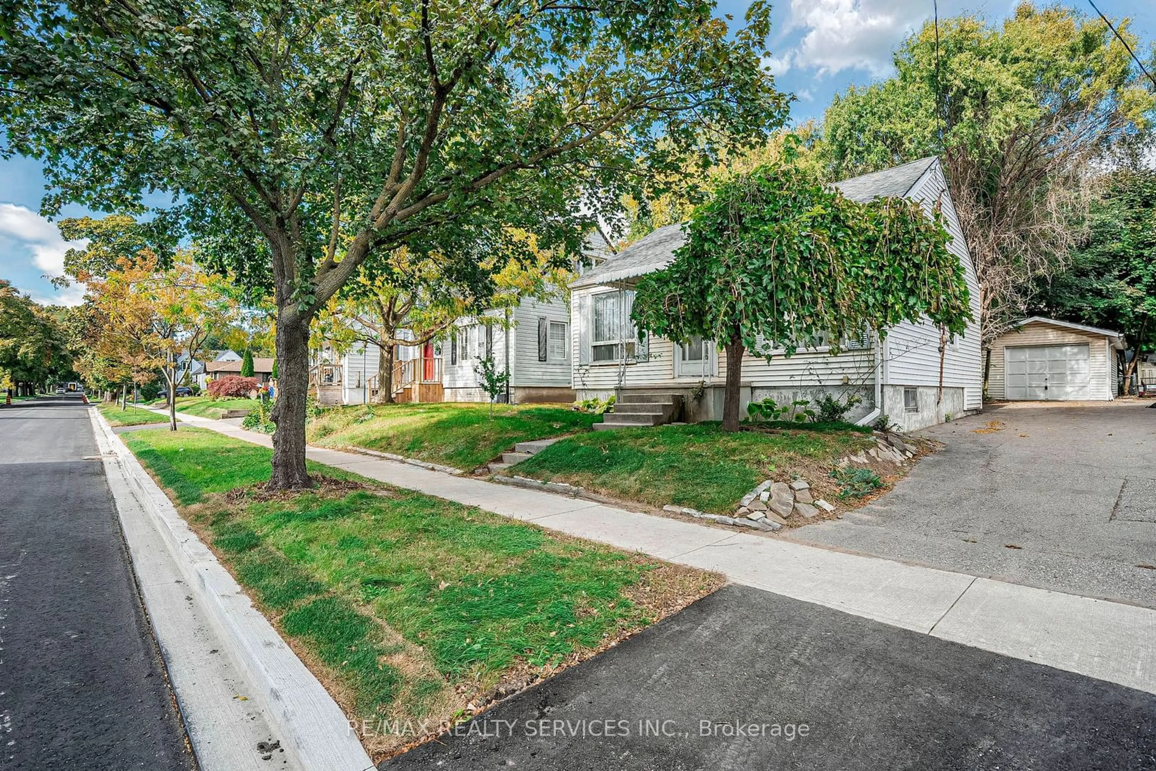 A pic from outside/outdoor area/front of a property/back of a property/a pic from drone, street for 9 Avon Park Dr, Toronto Ontario M8Z 3X3