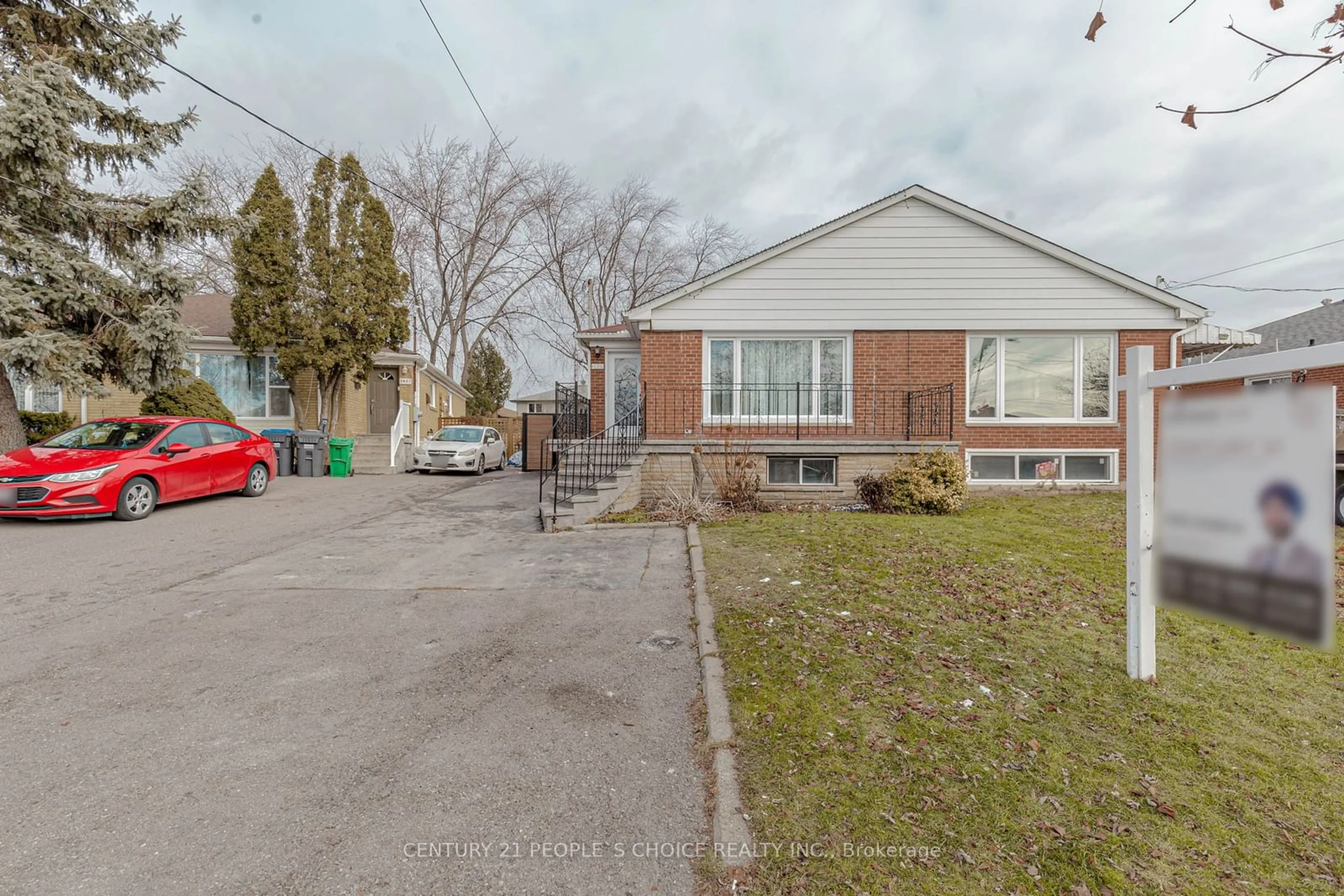 A pic from outside/outdoor area/front of a property/back of a property/a pic from drone, street for 3423 Fellmore Dr, Mississauga Ontario L5C 2E1