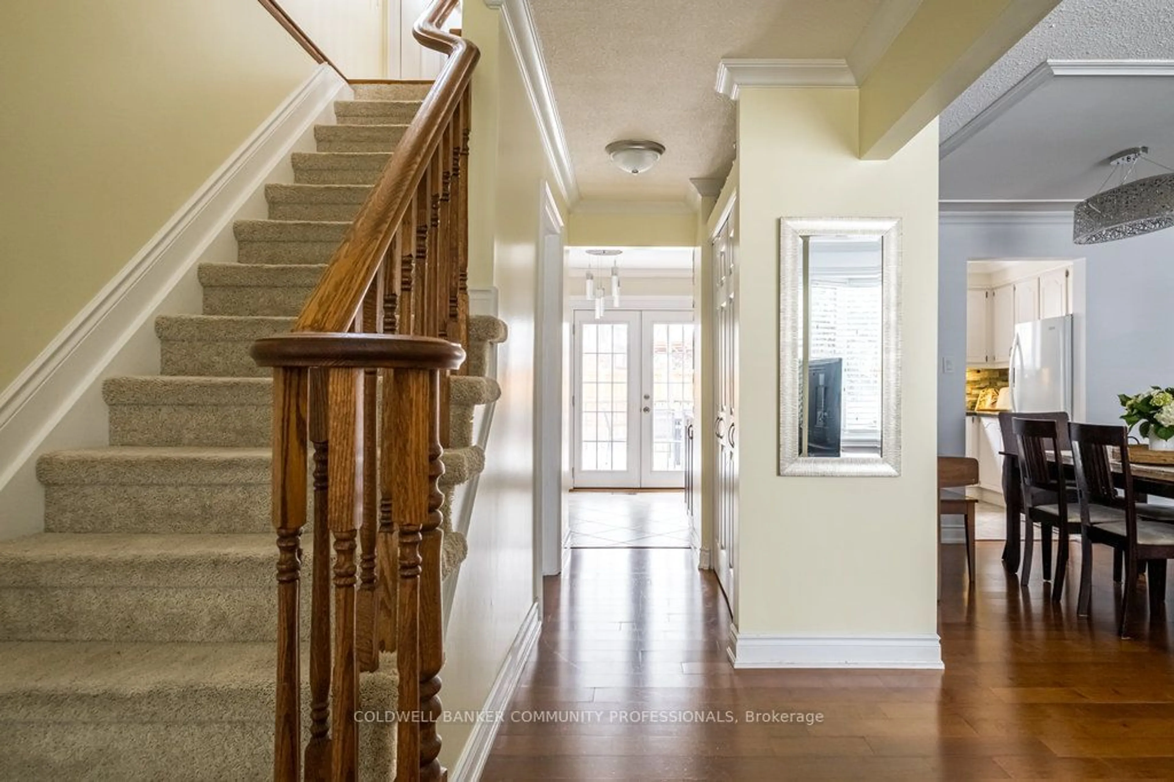 Indoor entryway for 2233 Middlesmoor Cres, Burlington Ontario L7P 3X2