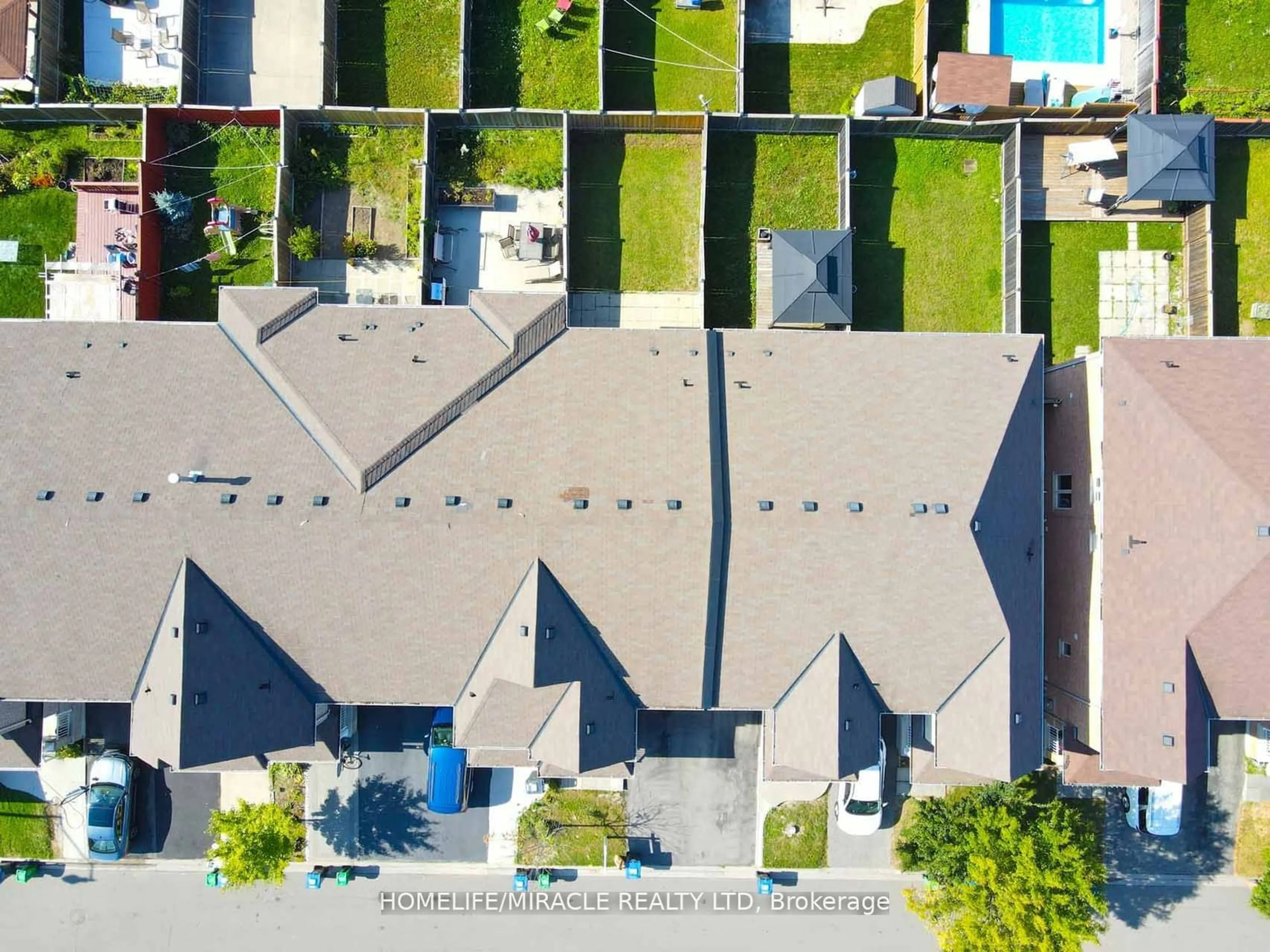 A pic from outside/outdoor area/front of a property/back of a property/a pic from drone, street for 69 Teal Crest Circ, Brampton Ontario L6X 2Z4