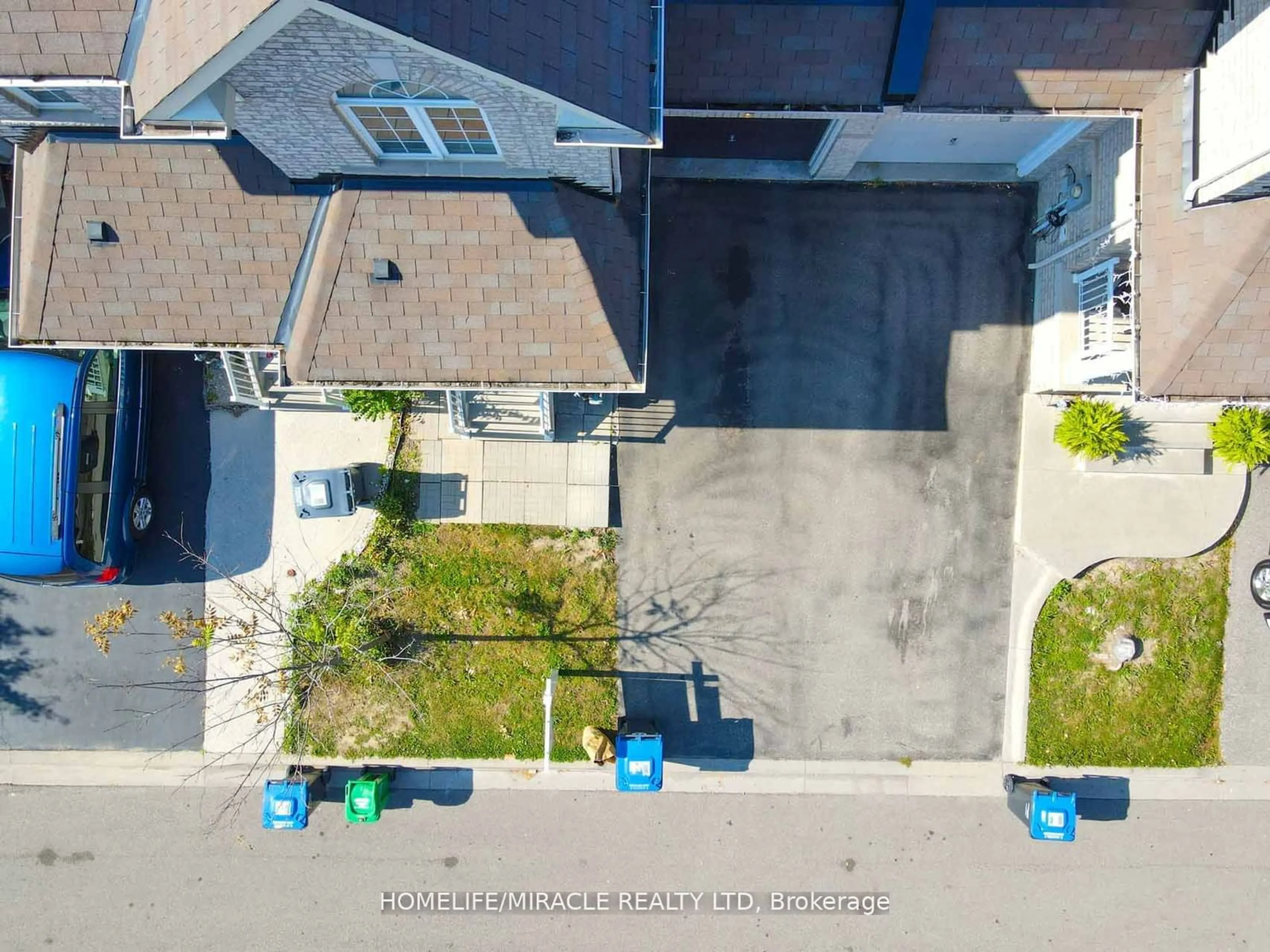 A pic from outside/outdoor area/front of a property/back of a property/a pic from drone, street for 69 Teal Crest Circ, Brampton Ontario L6X 2Z4