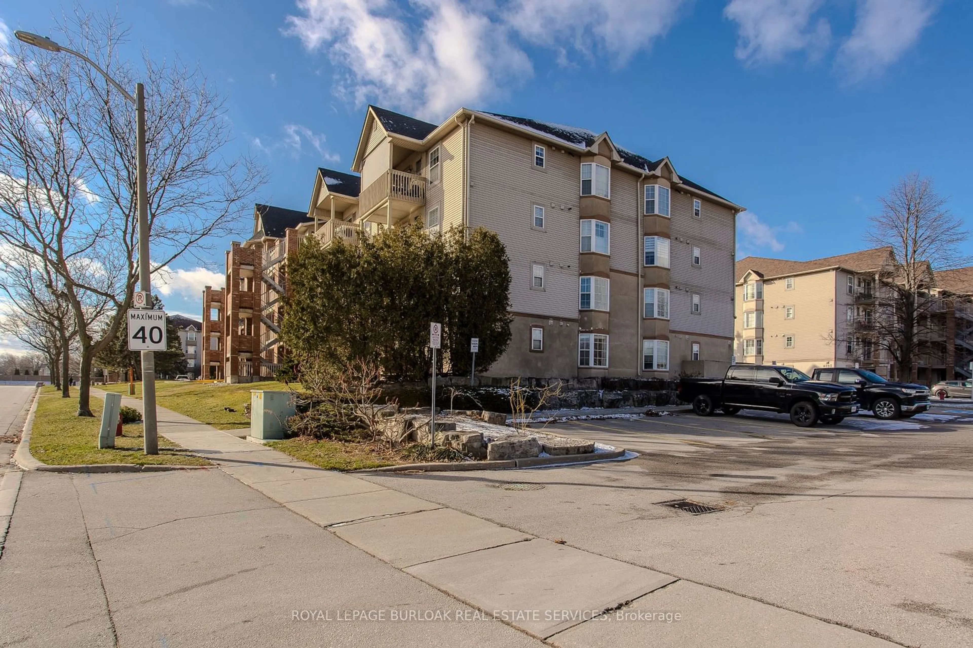 Patio, street for 4015 Kilmer Dr #404, Burlington Ontario L7M 4M4