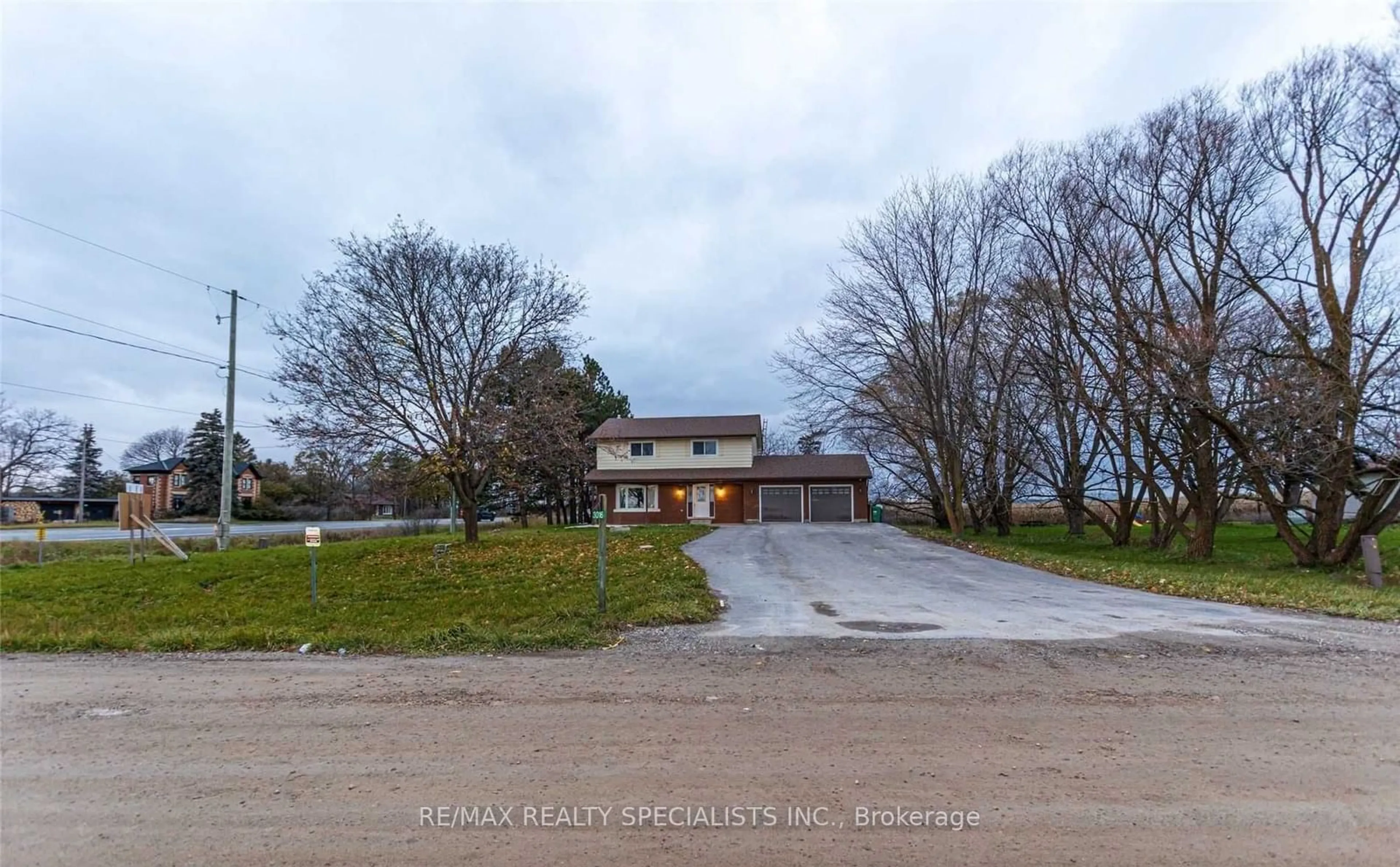 A pic from outside/outdoor area/front of a property/back of a property/a pic from drone, street for 3016 Boston Mills Rd, Caledon Ontario L7C 1R7