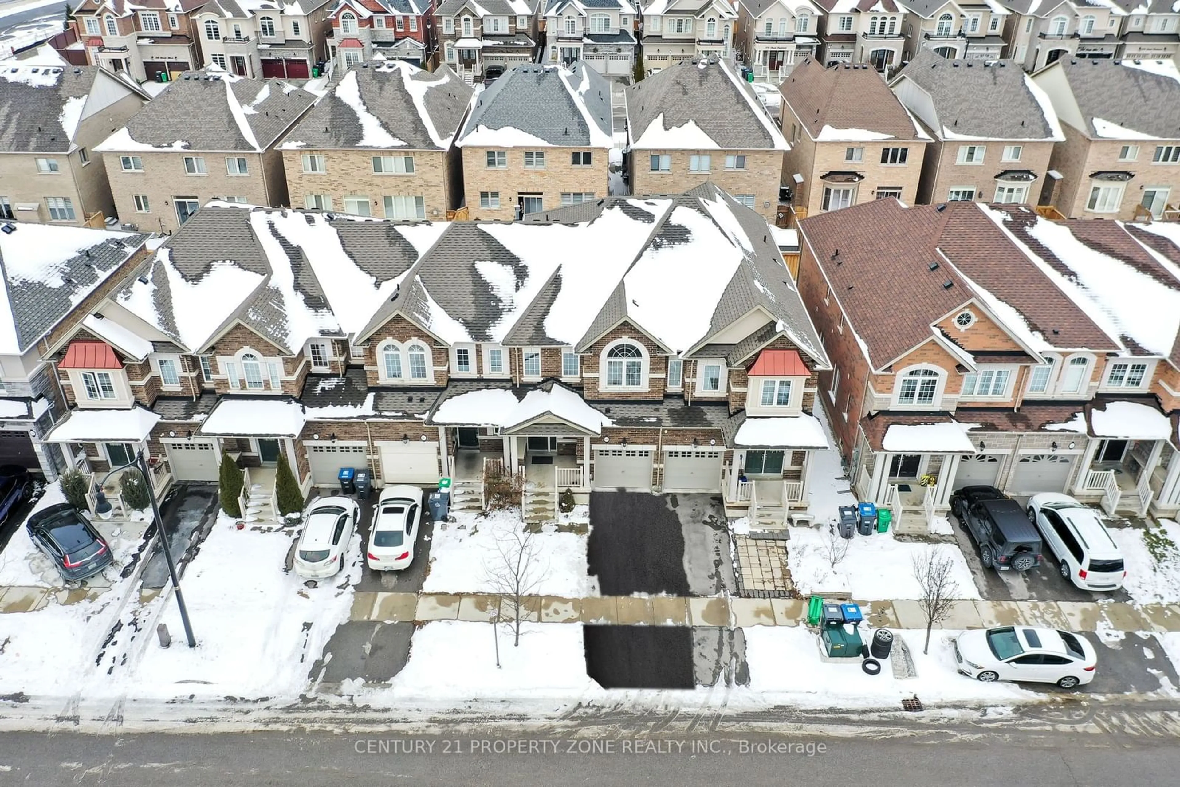 A pic from outside/outdoor area/front of a property/back of a property/a pic from drone, street for 68 Ivor Cres, Brampton Ontario L7A 4L7