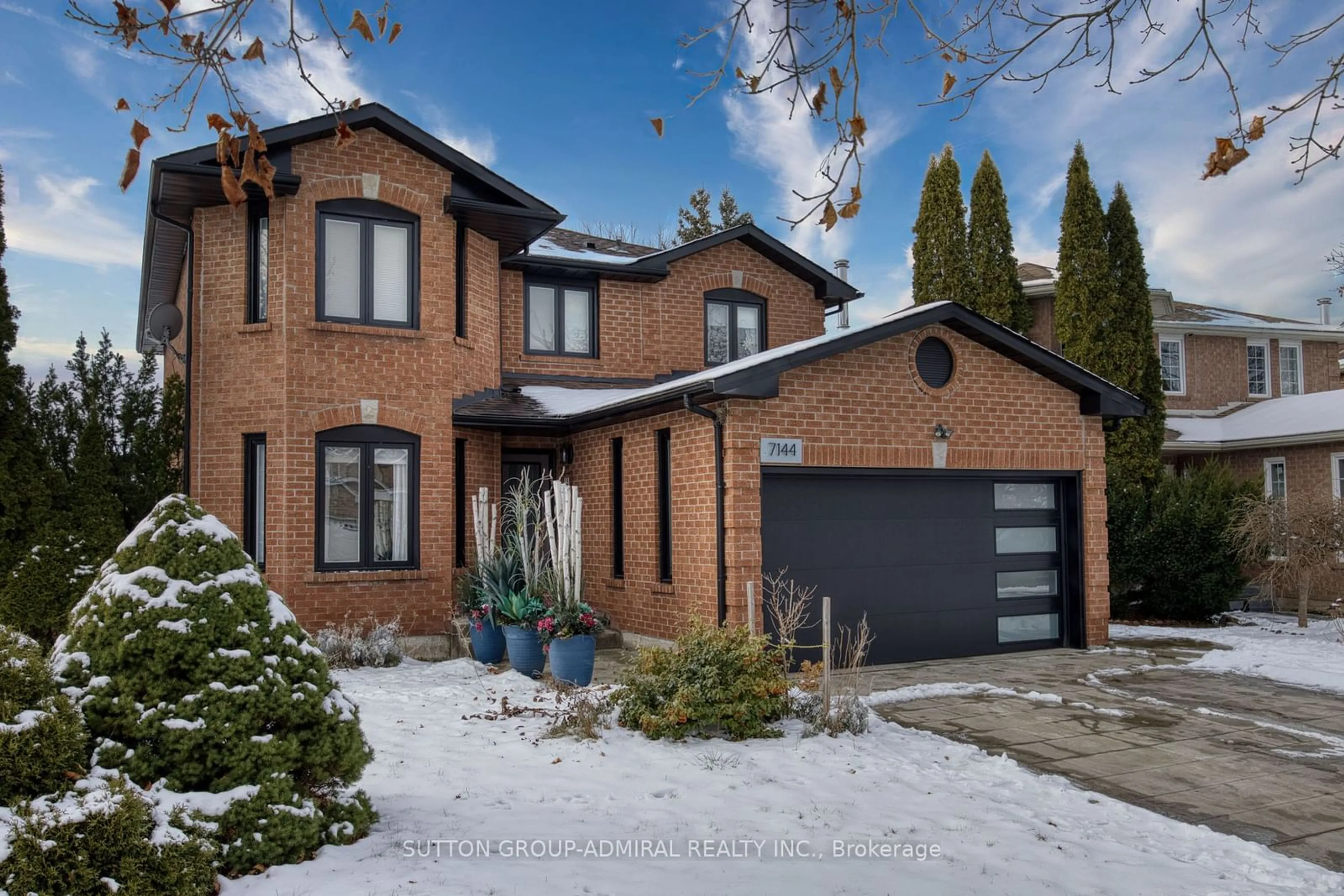 Home with brick exterior material, street for 7144 Danton Promenade, Mississauga Ontario L5N 5N7