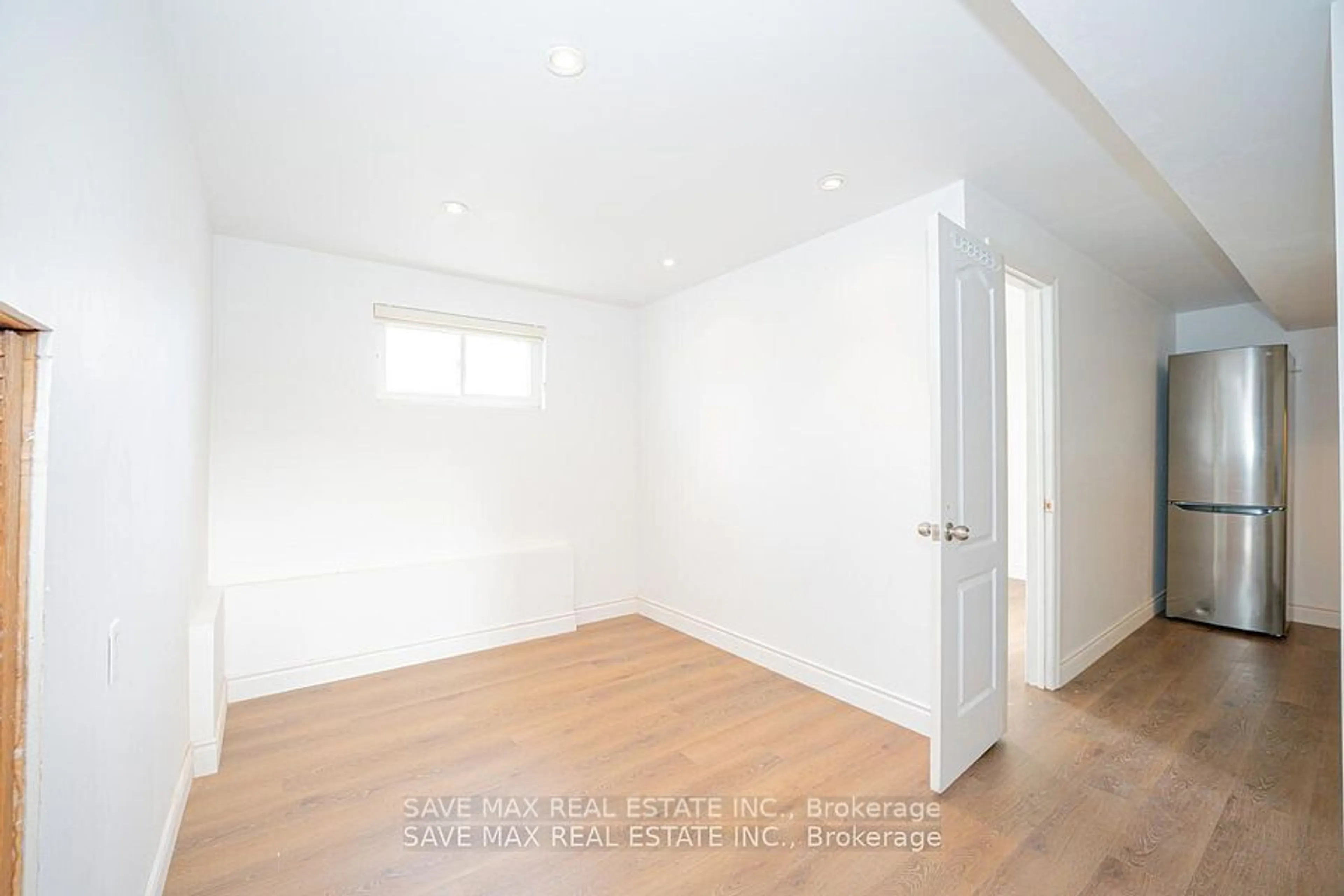 A pic of a room for 2 Geneva Cres, Brampton Ontario L6S 1K8