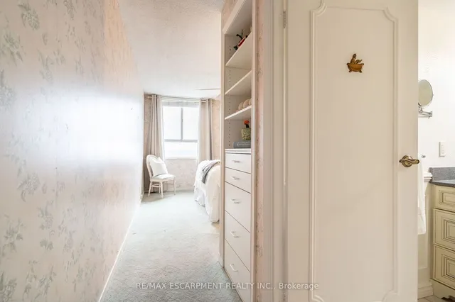 Additional property image - 5280 Lakeshore Rd Unit 911