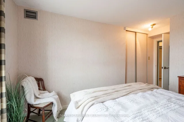 Additional property image - 5280 Lakeshore Rd Unit 911